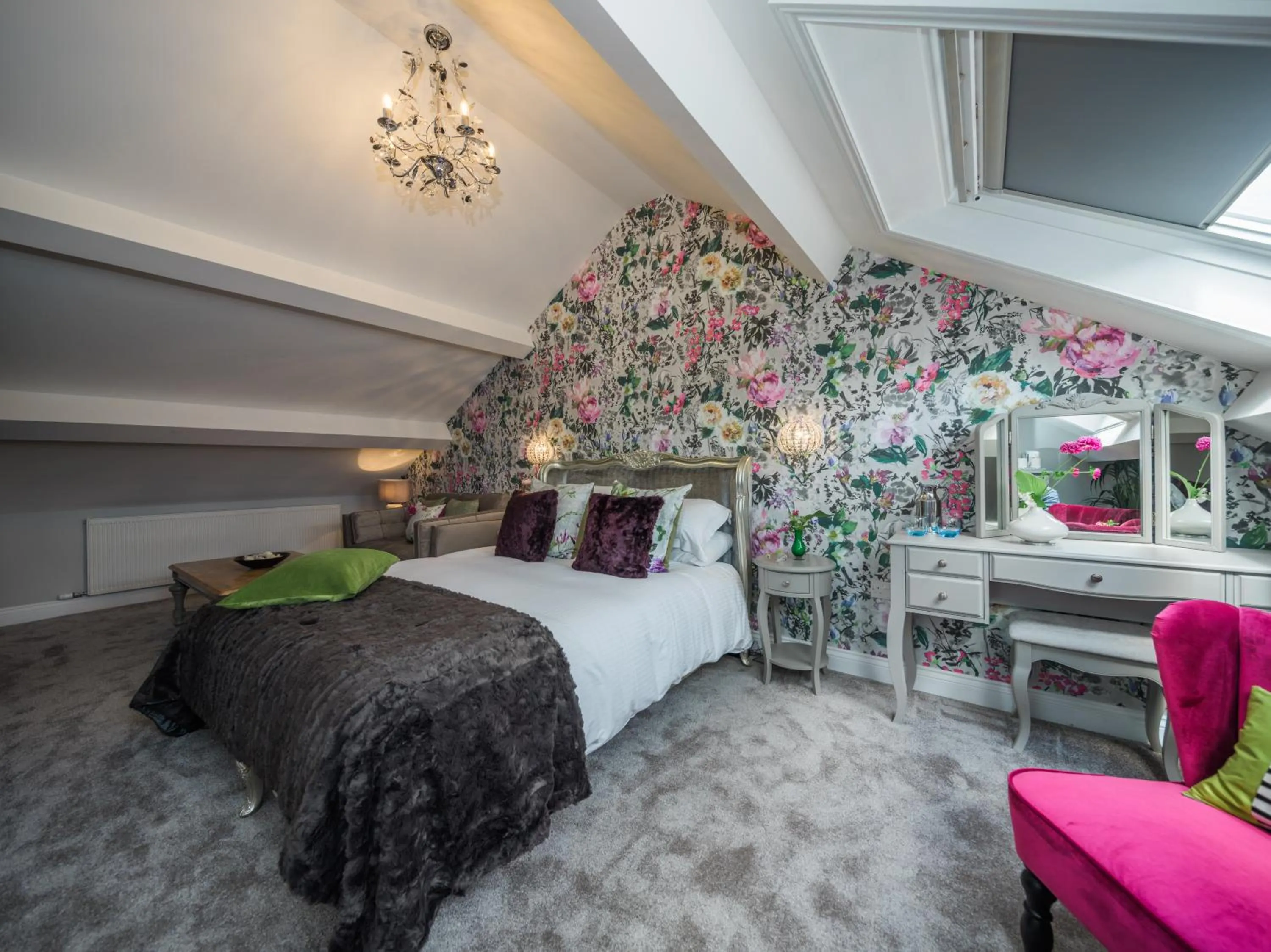 Photo of the whole room, Bed in 1863 Restaurant with Rooms