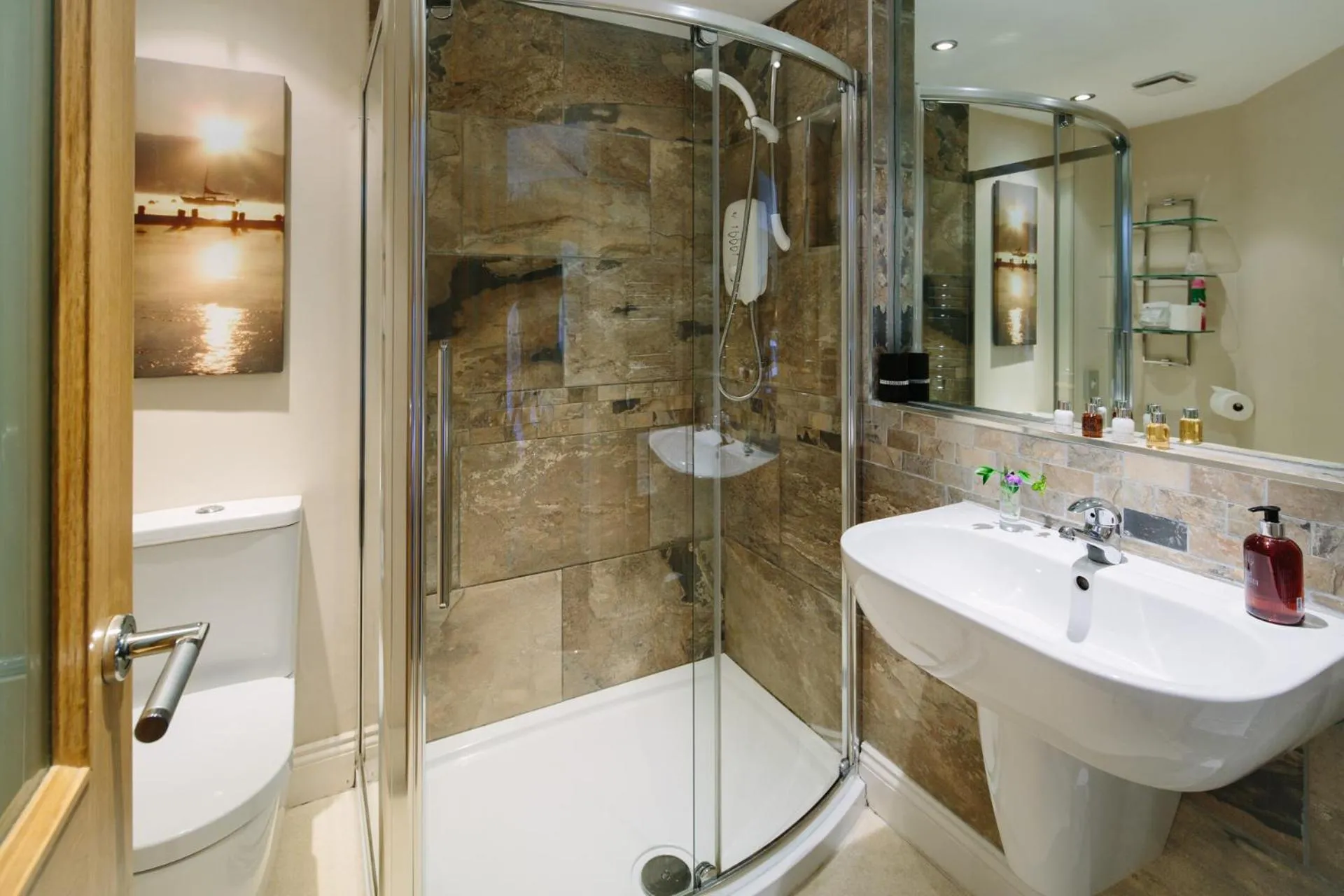 Shower in 1863 Restaurant with Rooms