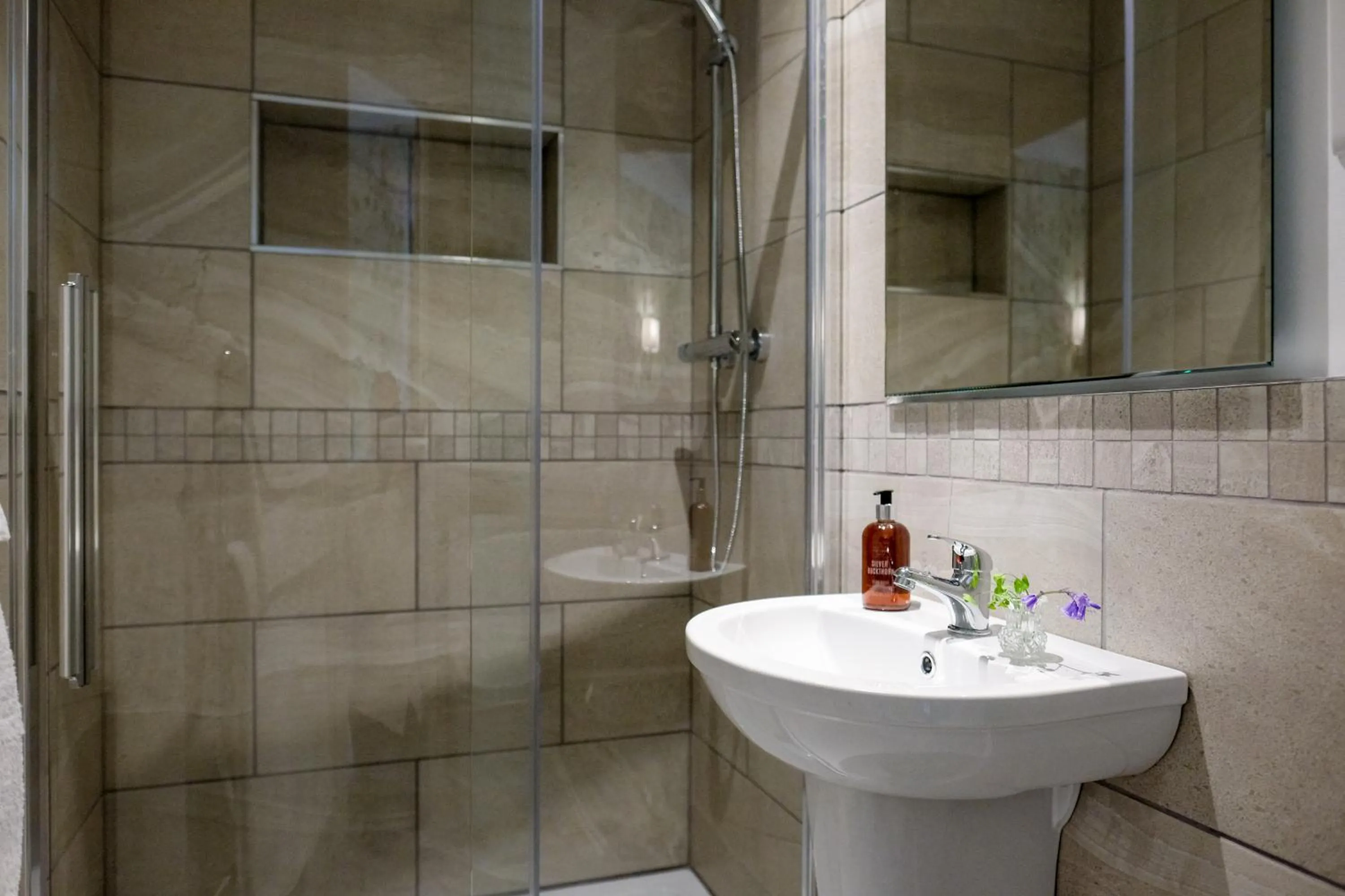 Bathroom in 1863 Restaurant with Rooms