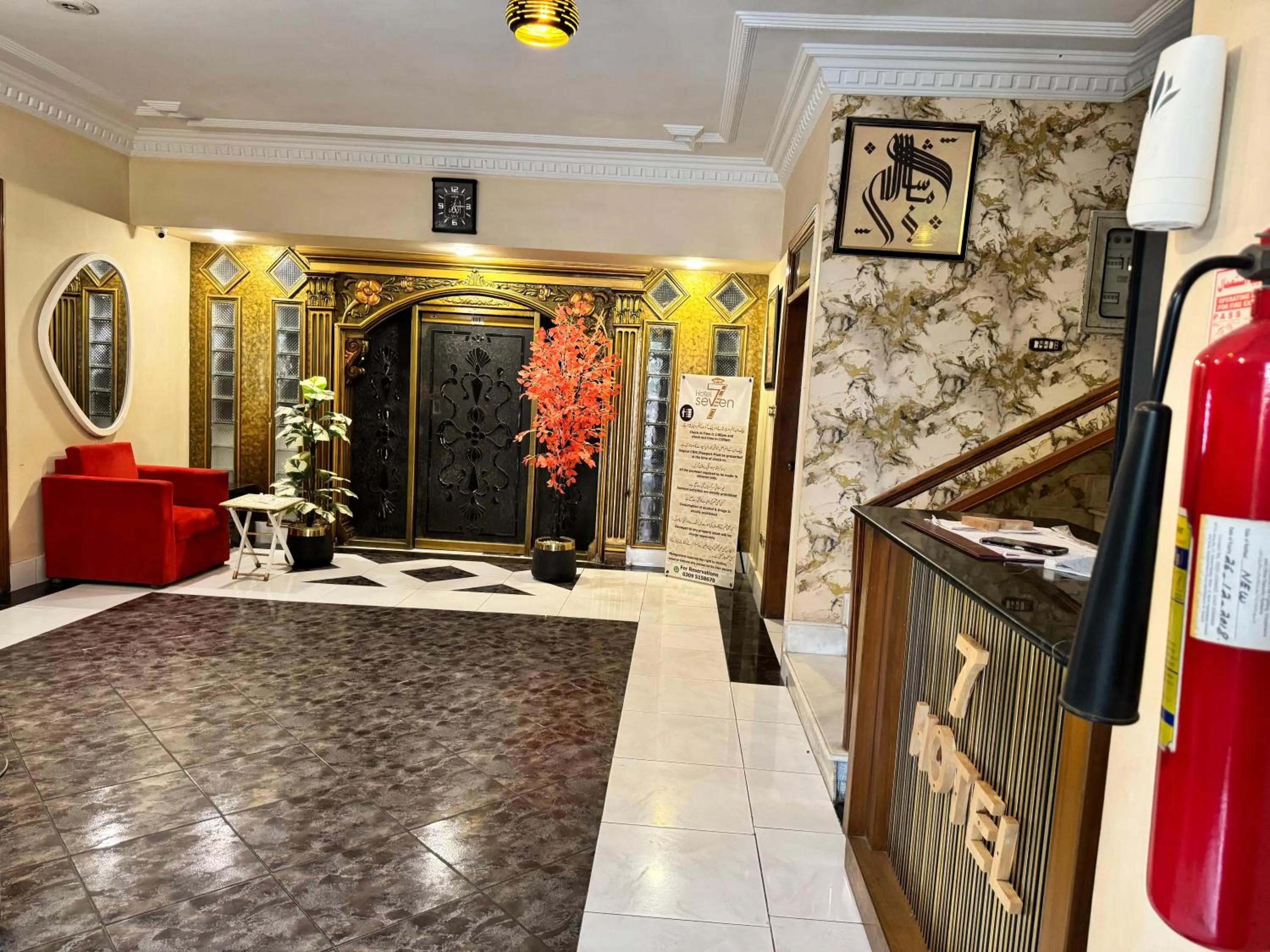 Facade/entrance in Hotel Seven 7