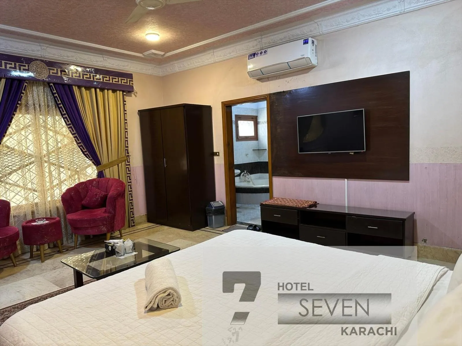 Bed in Hotel Seven 7