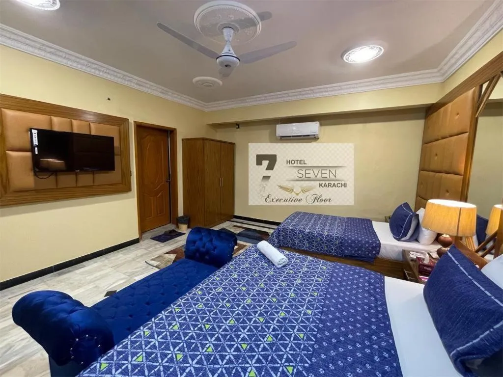 View (from property/room), Bed in Hotel Seven 7