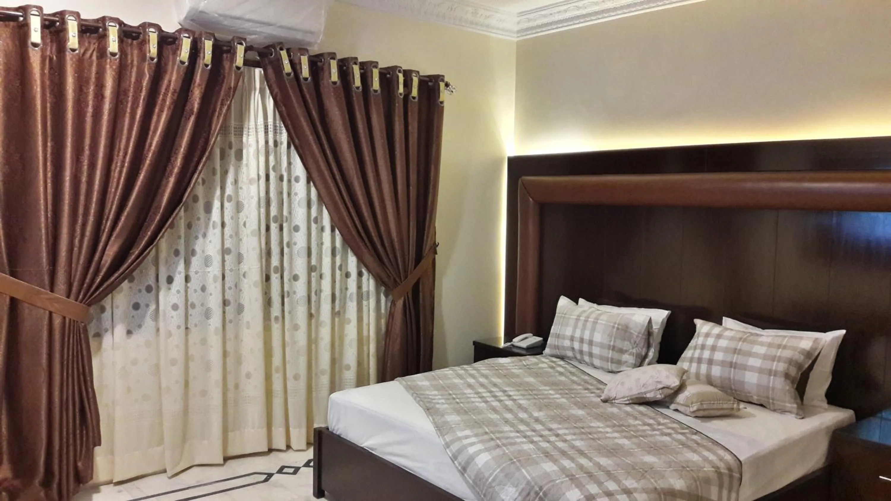 Bedroom, Bed in Hotel Seven 7