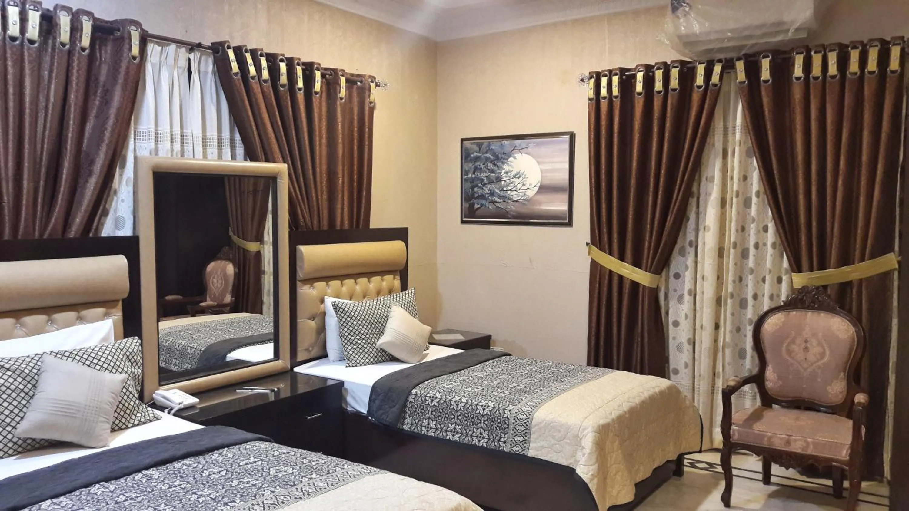 Bedroom, Bed in Hotel Seven 7