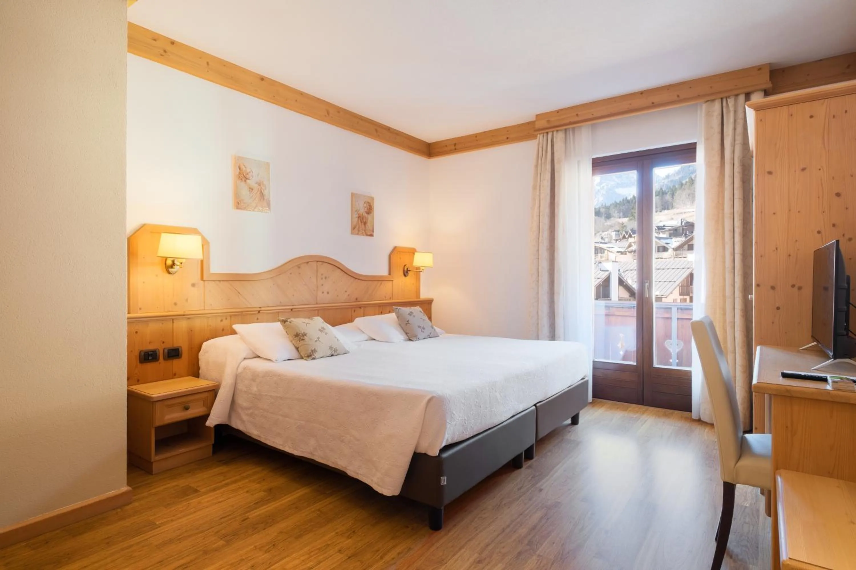 Bedroom, Bed in Il Piccolo Dolomiti Resort