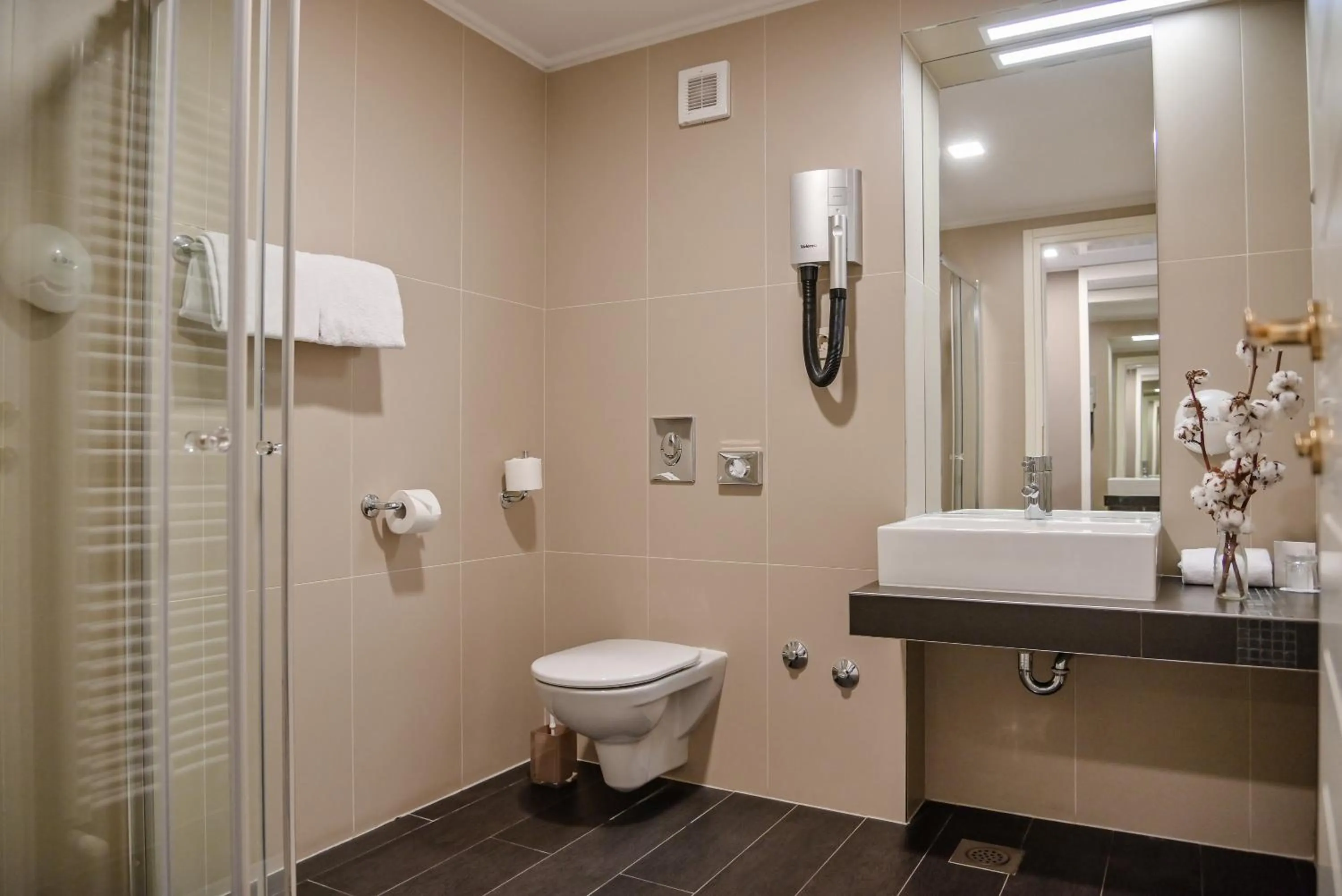 Bathroom in Hotel Laurus - Liburnia