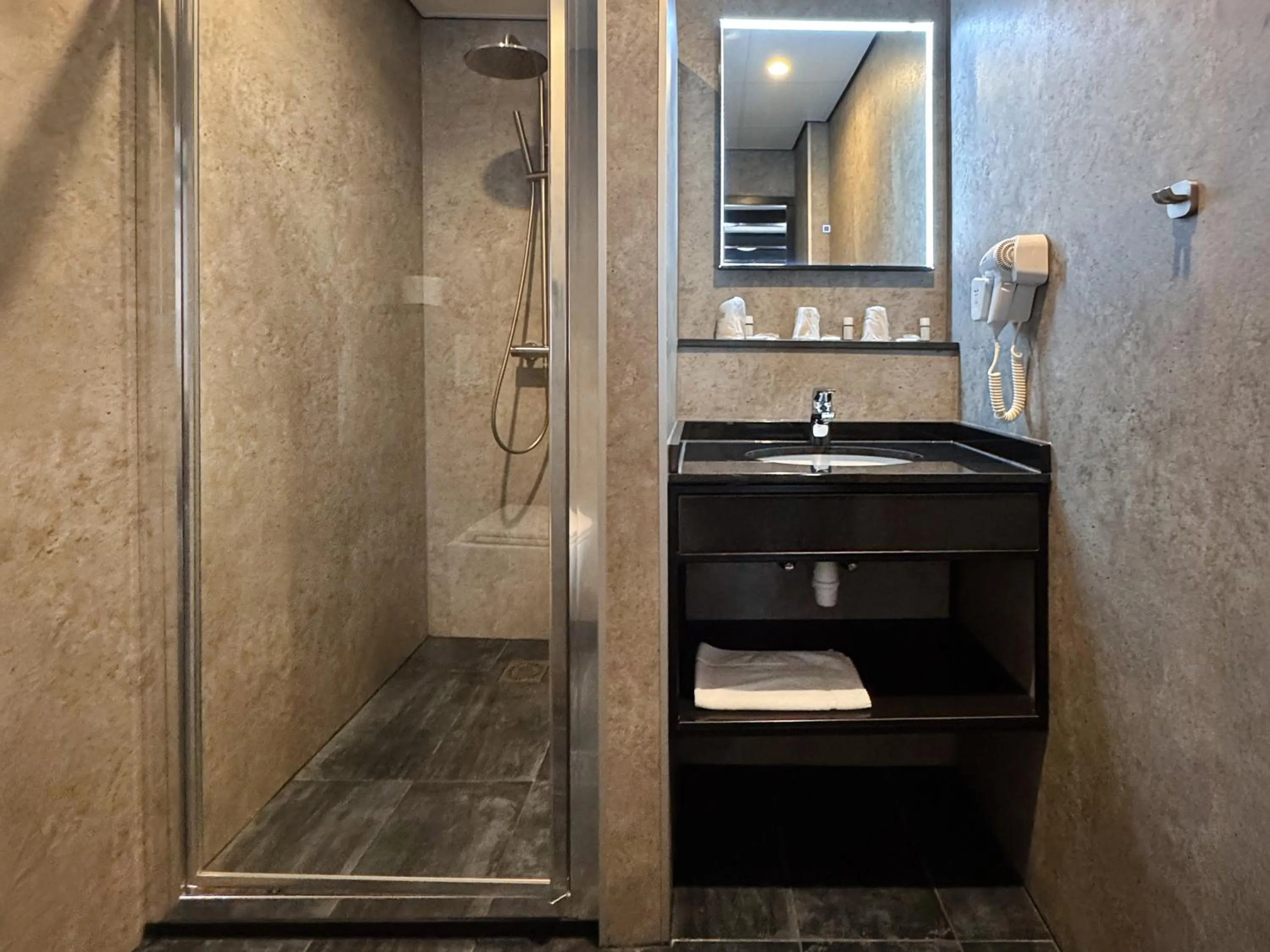 Bathroom in Atlas Village Brielle