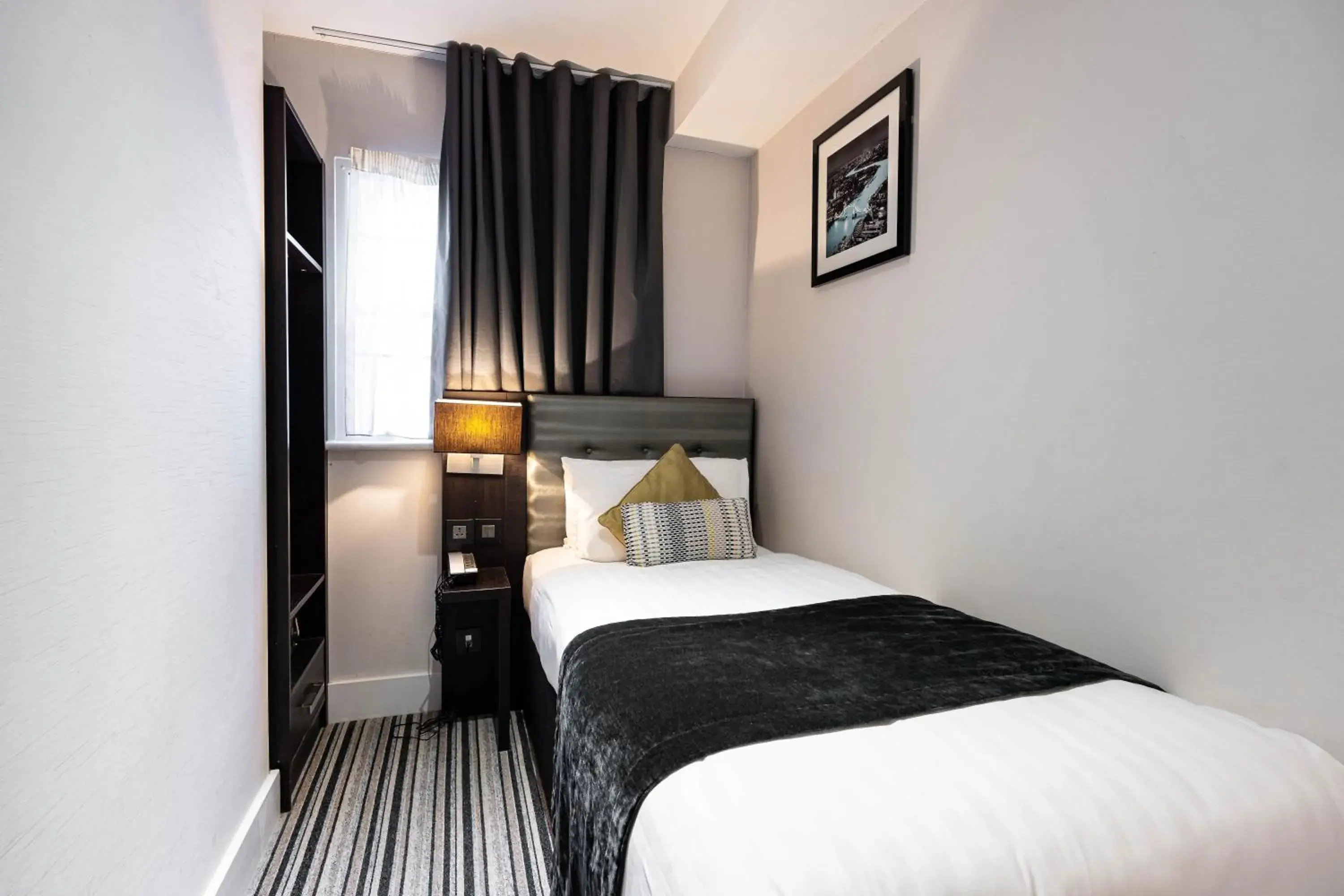 Bed in The W14 Kensington Bed in The W14 Kensington