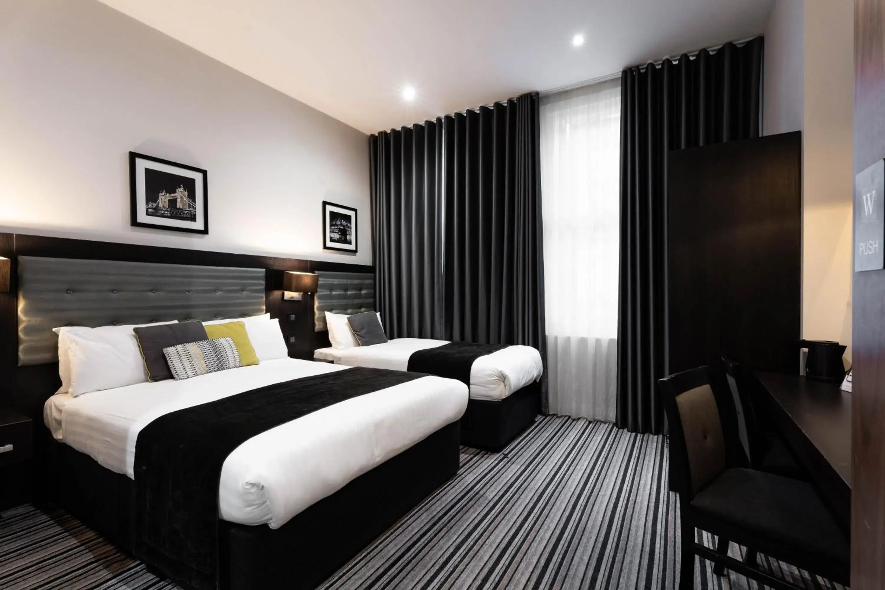 Triple Room with Private Bathroom in The W14 Kensington Triple Room with Private Bathroom in The W14 Kensington