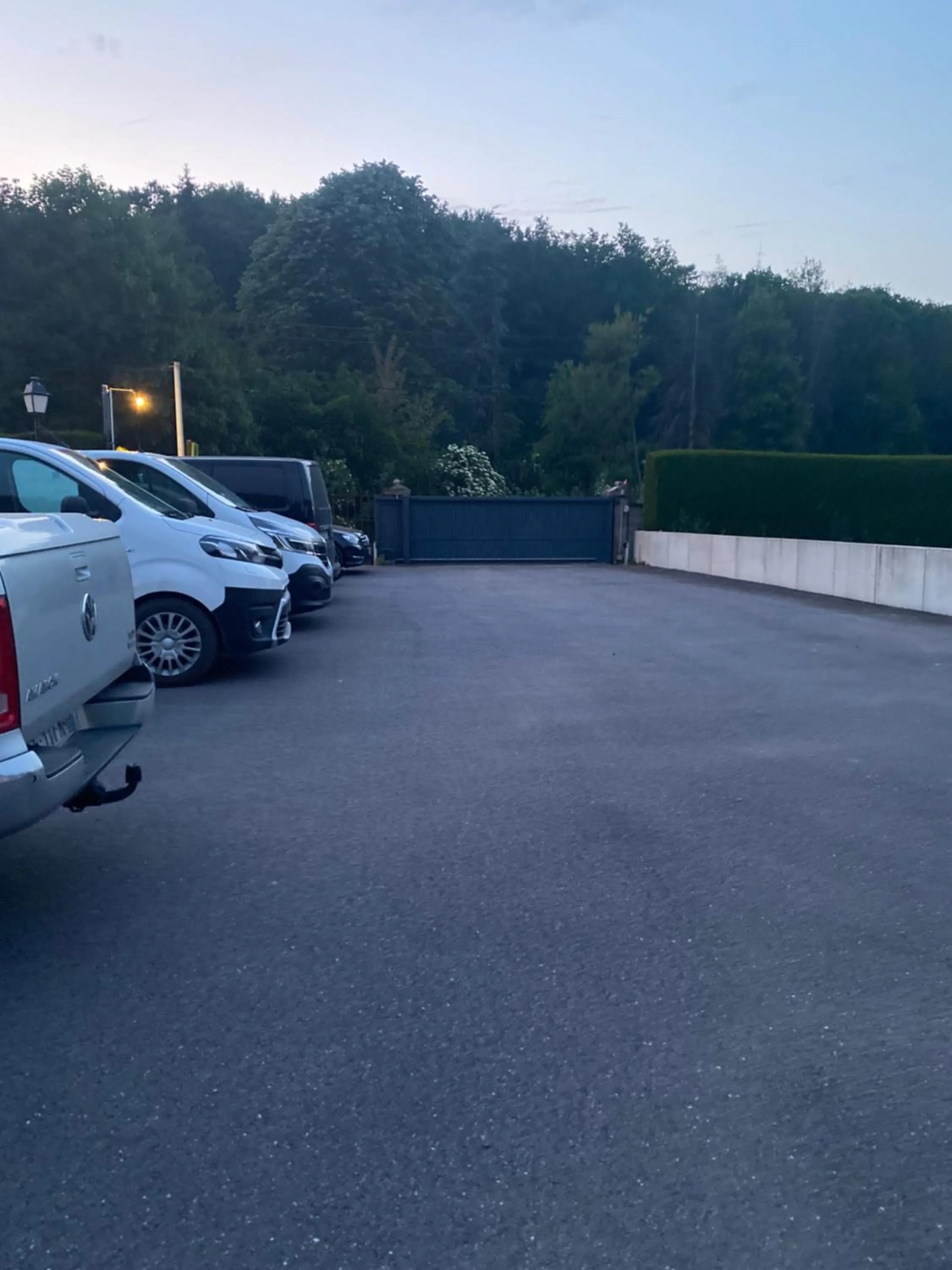 Parking in Logis Hôtel DOMAINE du MOULIN