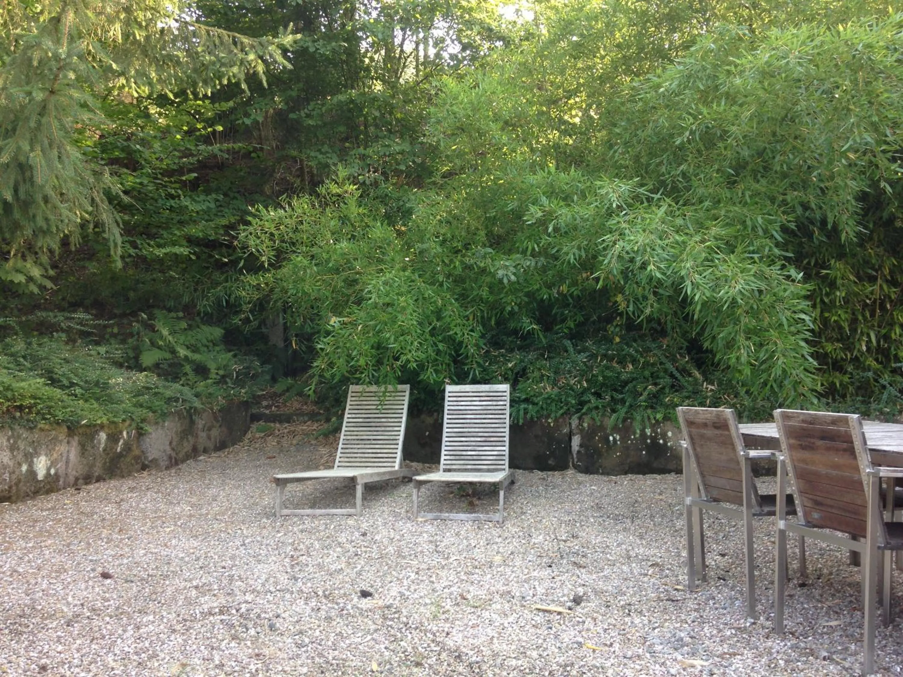 sunbed in Logis Hôtel DOMAINE du MOULIN