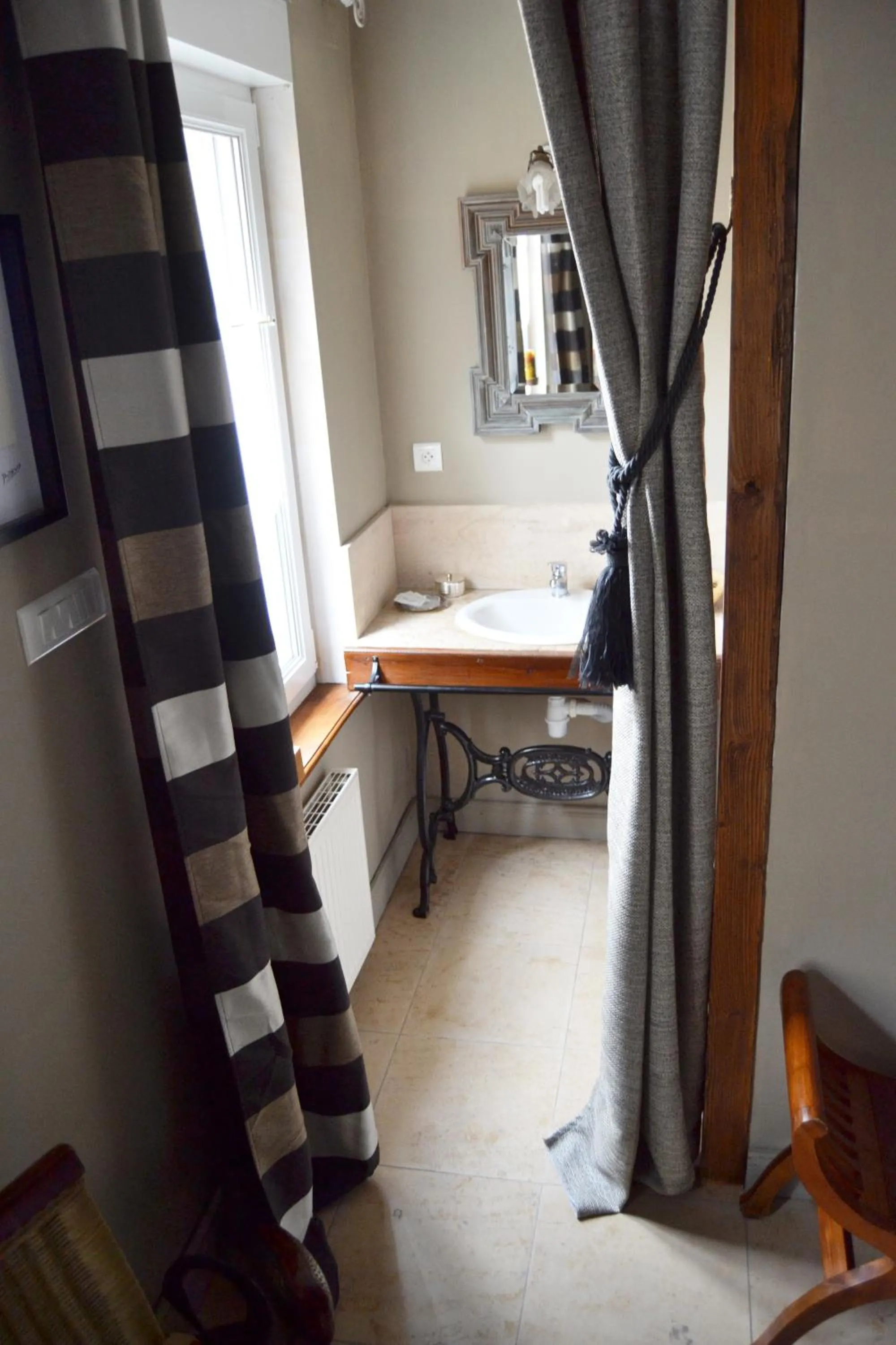 Bathroom in Logis Hôtel DOMAINE du MOULIN