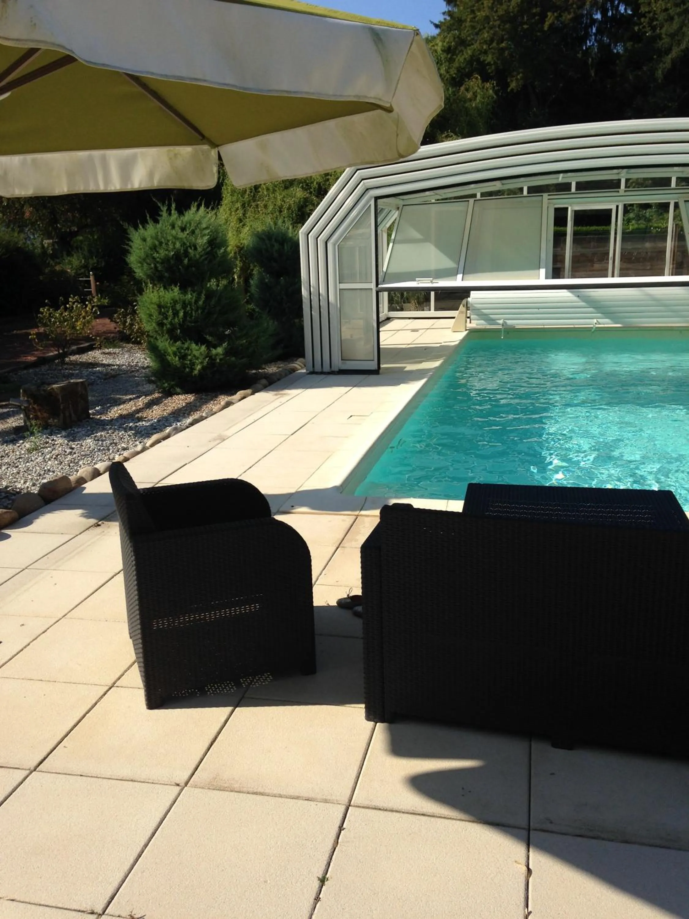 Swimming pool in Logis Hôtel DOMAINE du MOULIN