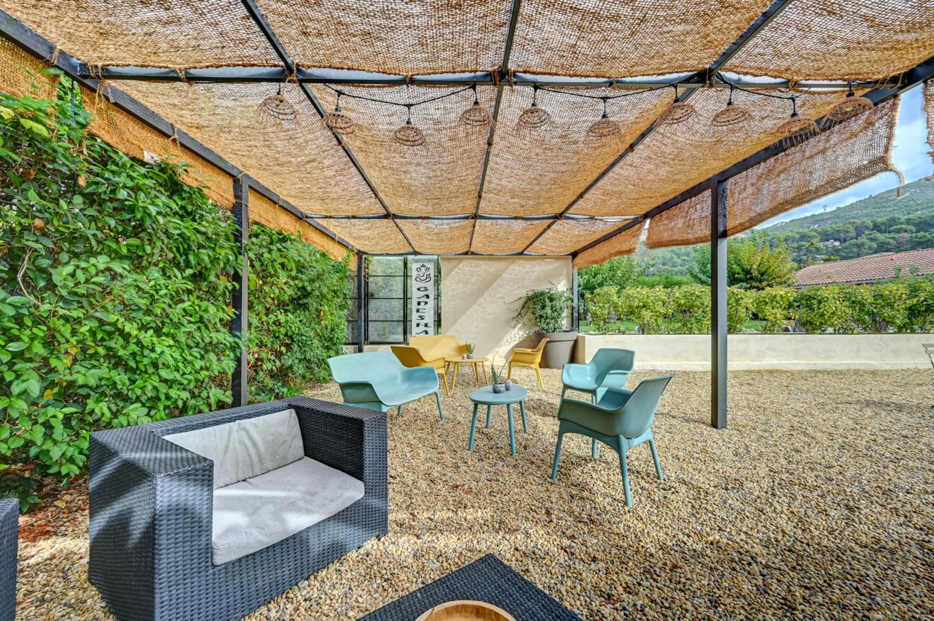 Patio in Contact Hôtel Le Provence