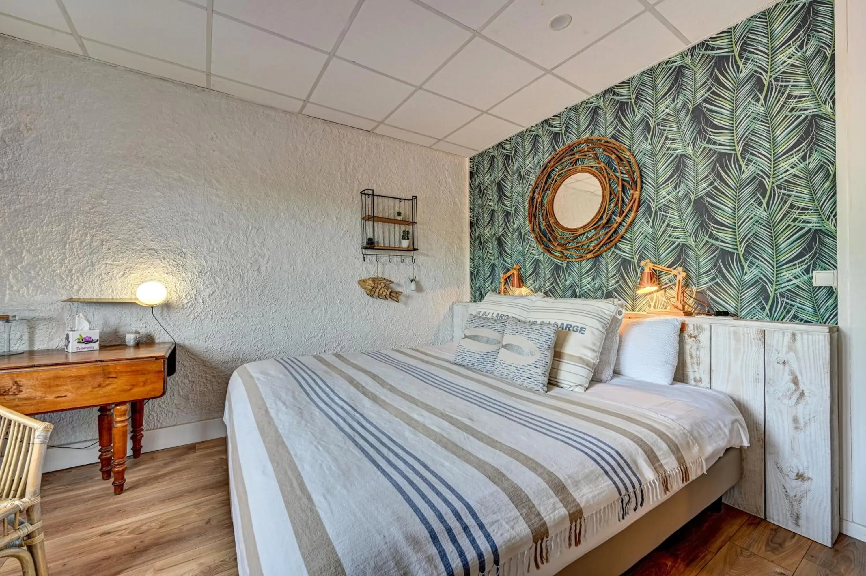 King Room with Garden View - single occupancy in Contact Hôtel Le Provence King Room with Garden View - single occupancy in Contact Hôtel Le Provence