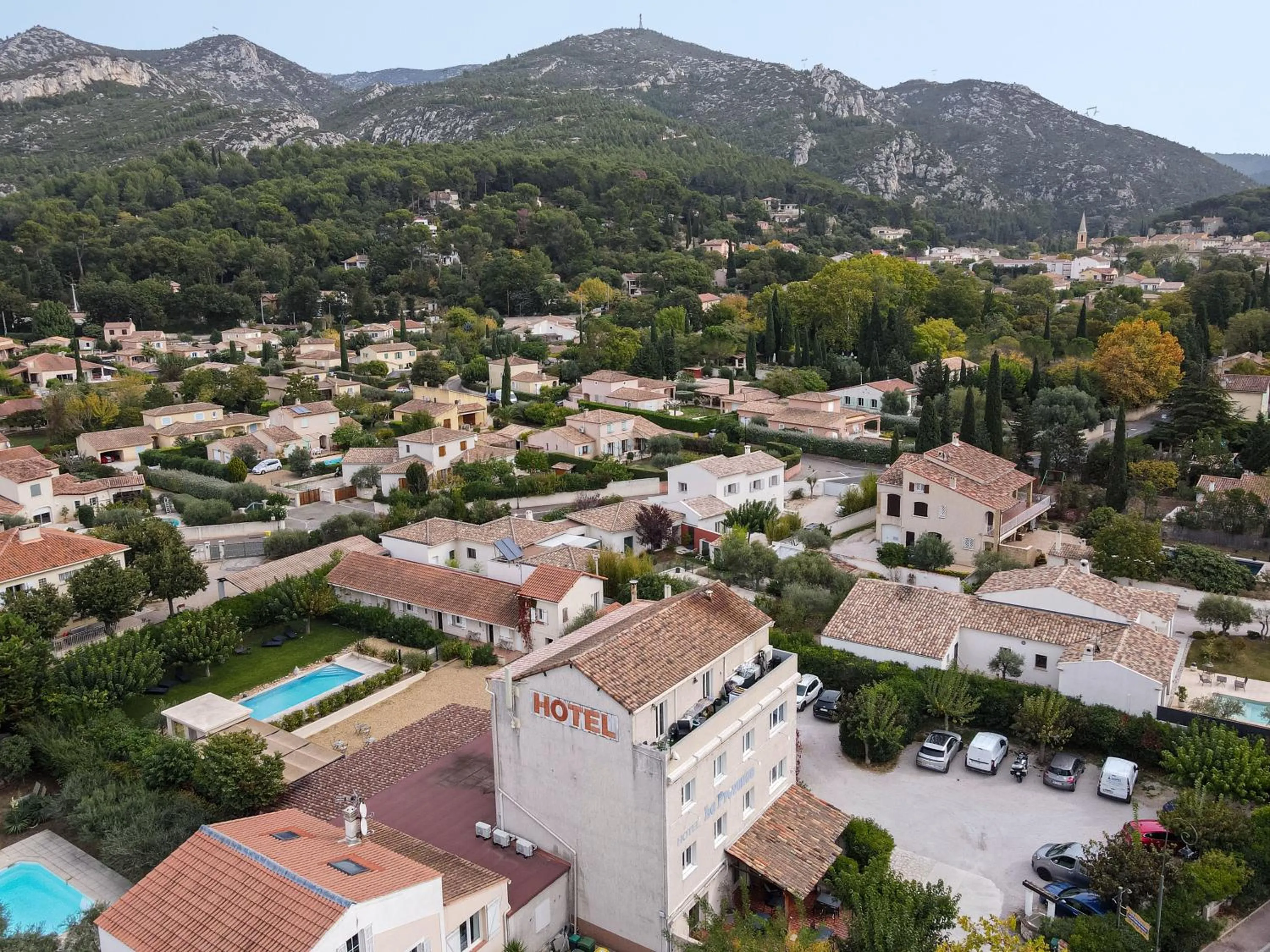 Property building in Contact Hôtel Le Provence