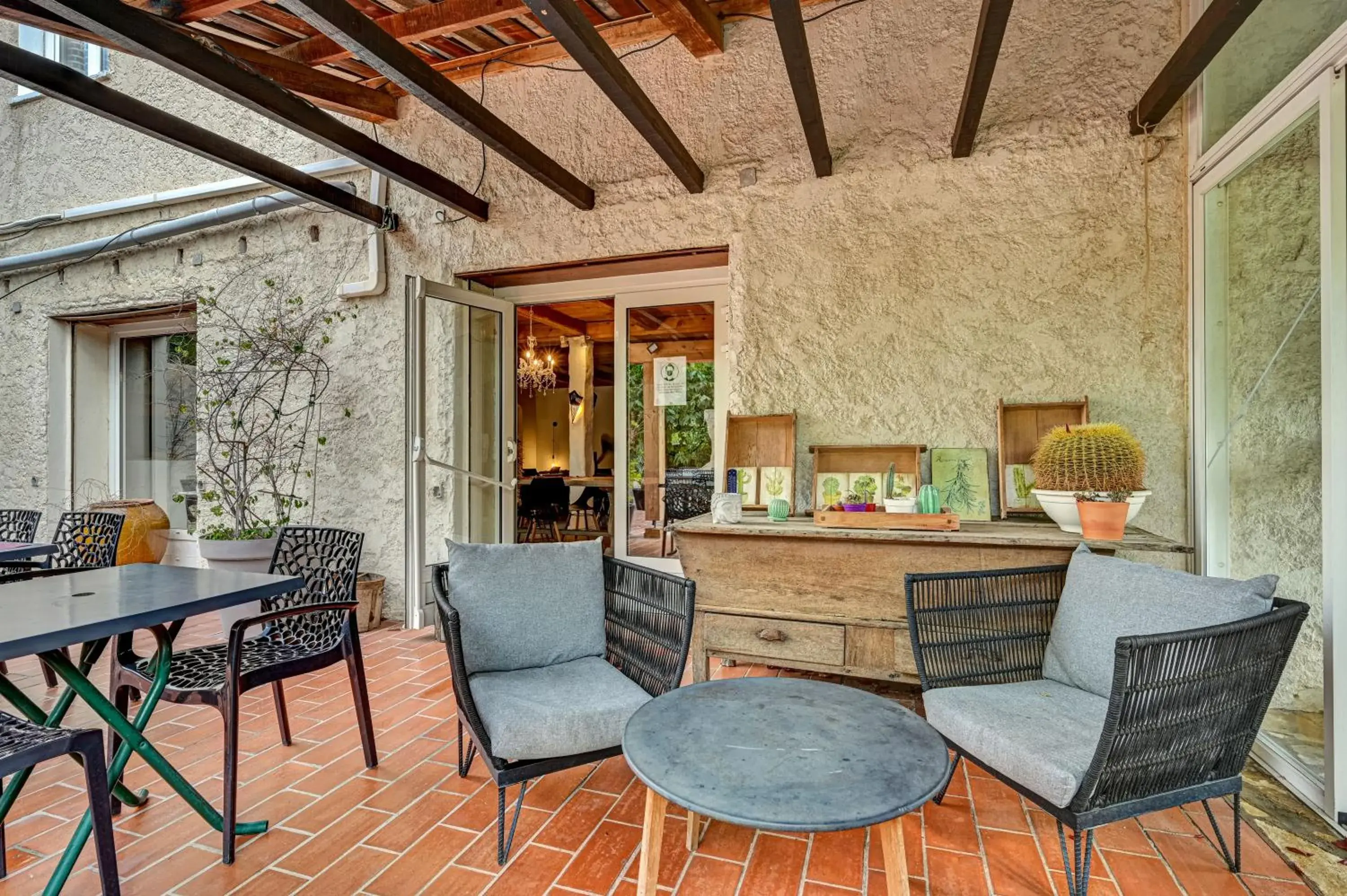 Living room in Contact Hôtel Le Provence Living room in Contact Hôtel Le Provence