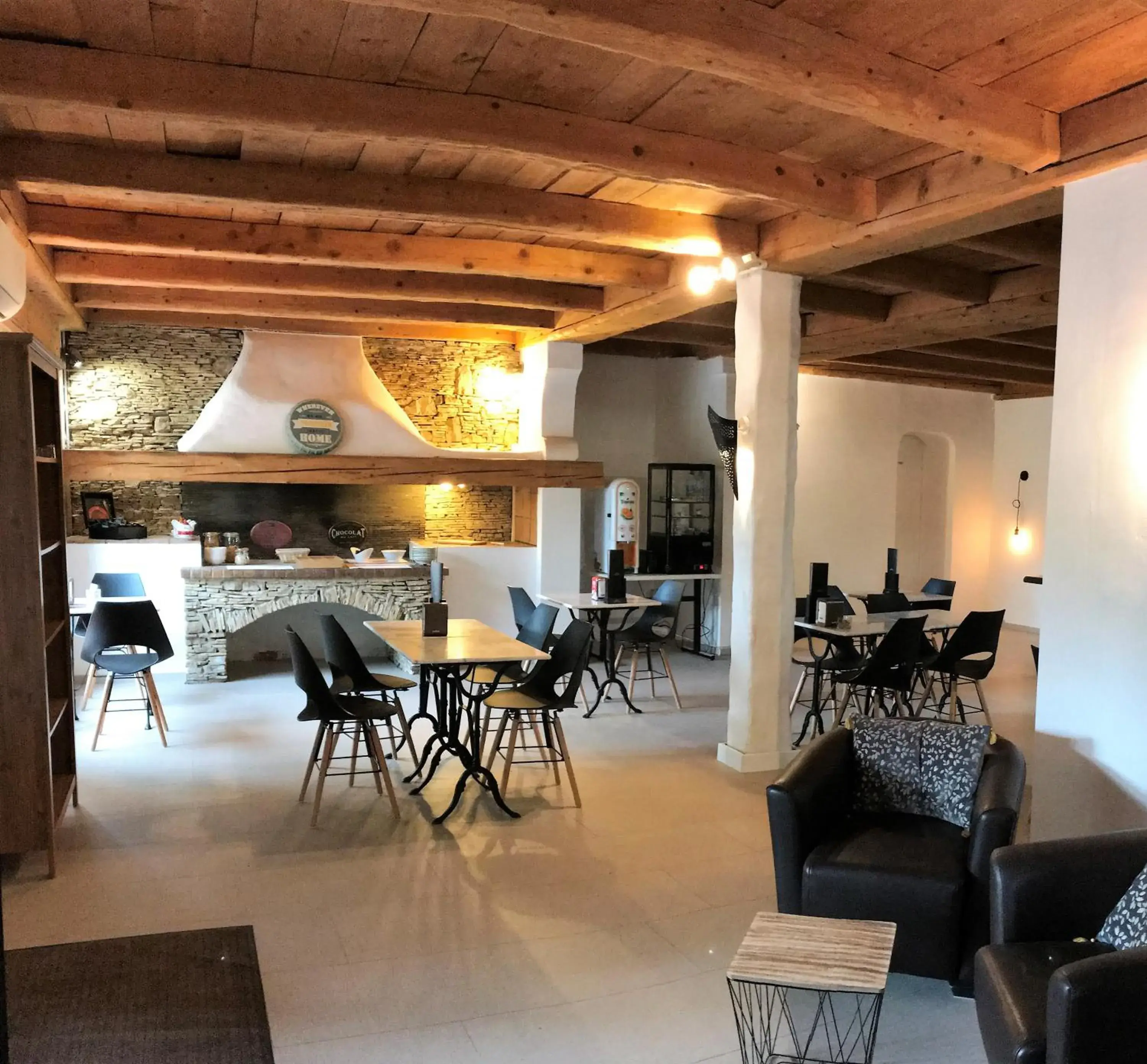 Living room in Contact Hôtel Le Provence Living room in Contact Hôtel Le Provence