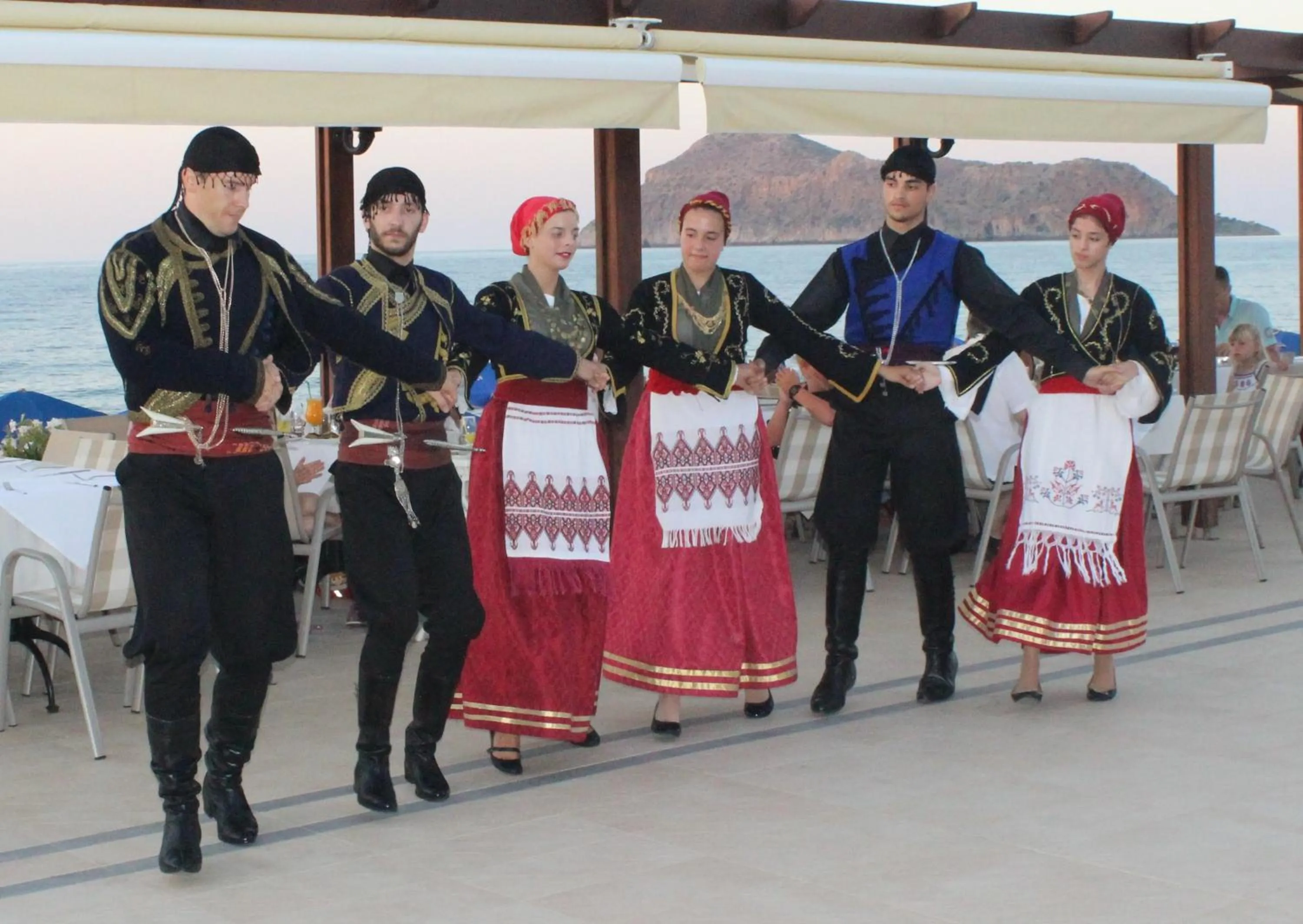 Evening entertainment in Indigo Mare