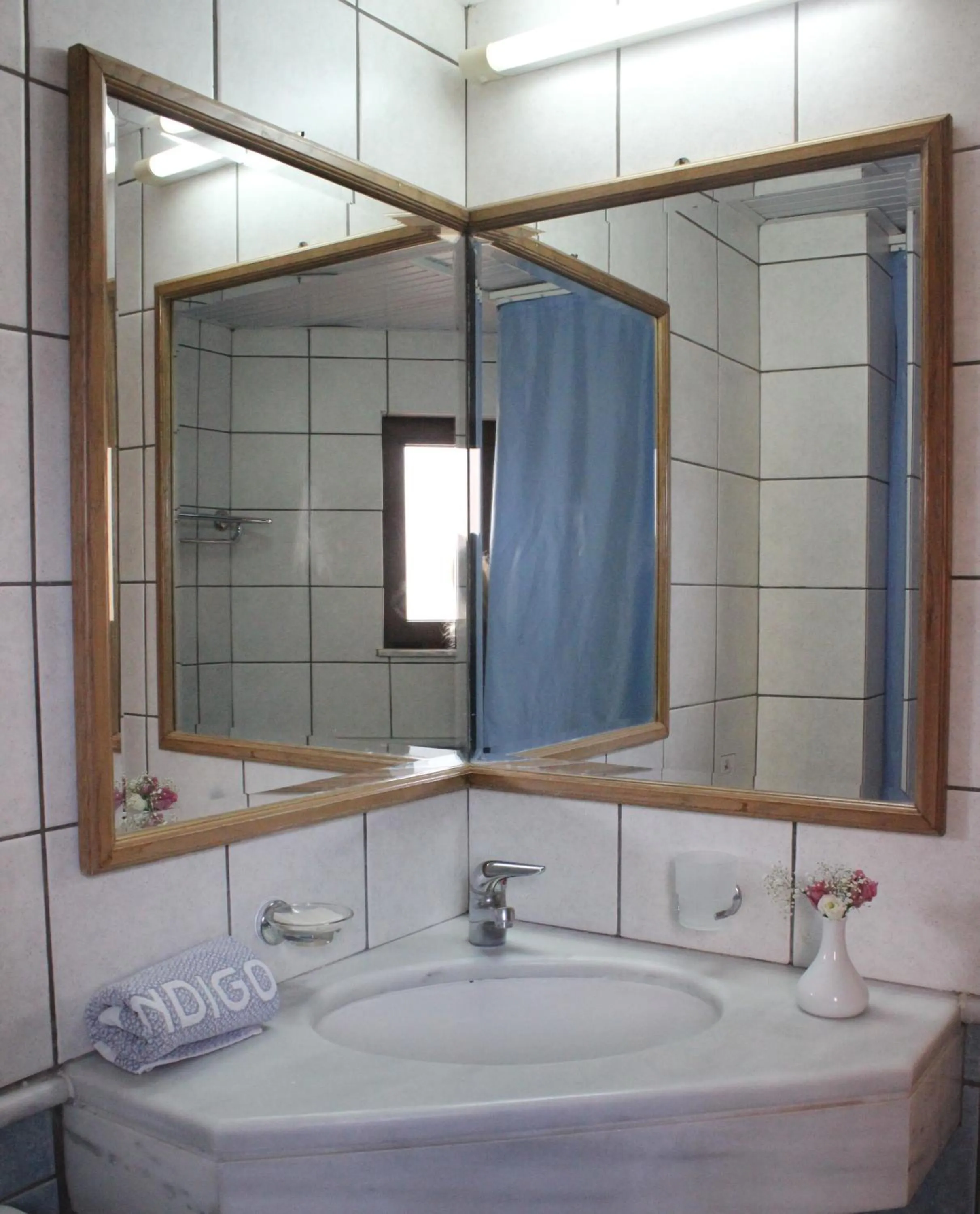 Bathroom in Indigo Mare