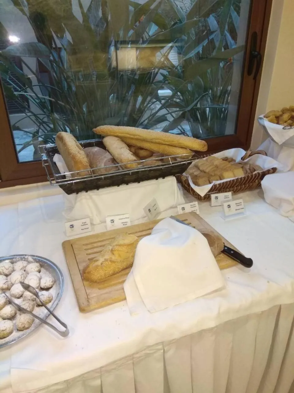 Breakfast in Indigo Mare