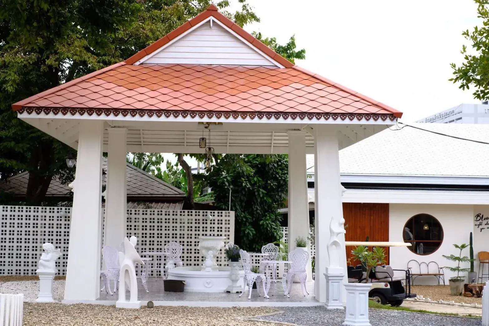 Restaurant/places to eat in Maikaew Damnoen Resort Restaurant/places to eat in Maikaew Damnoen Resort
