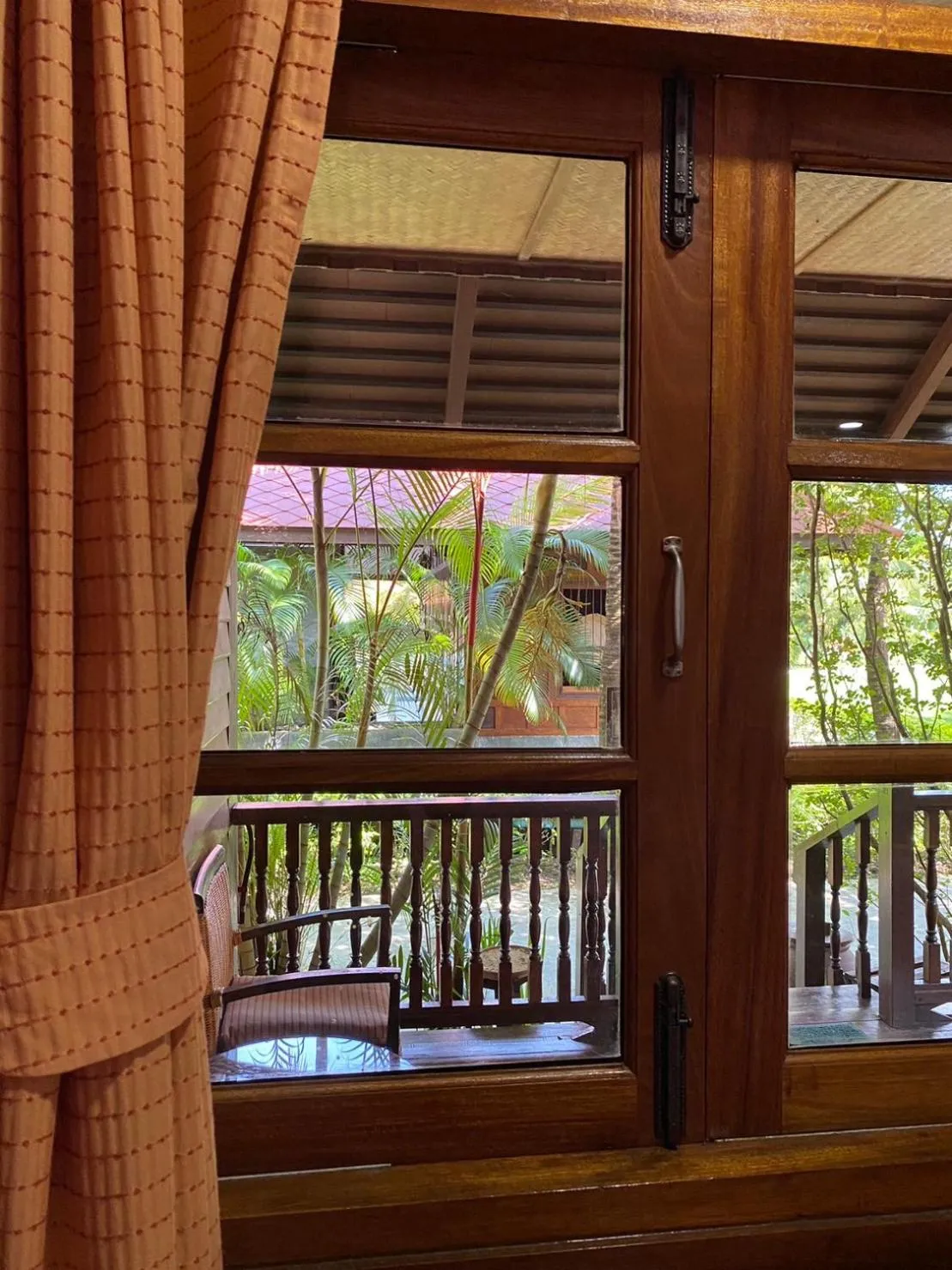 Photo of the whole room in Maikaew Damnoen Resort