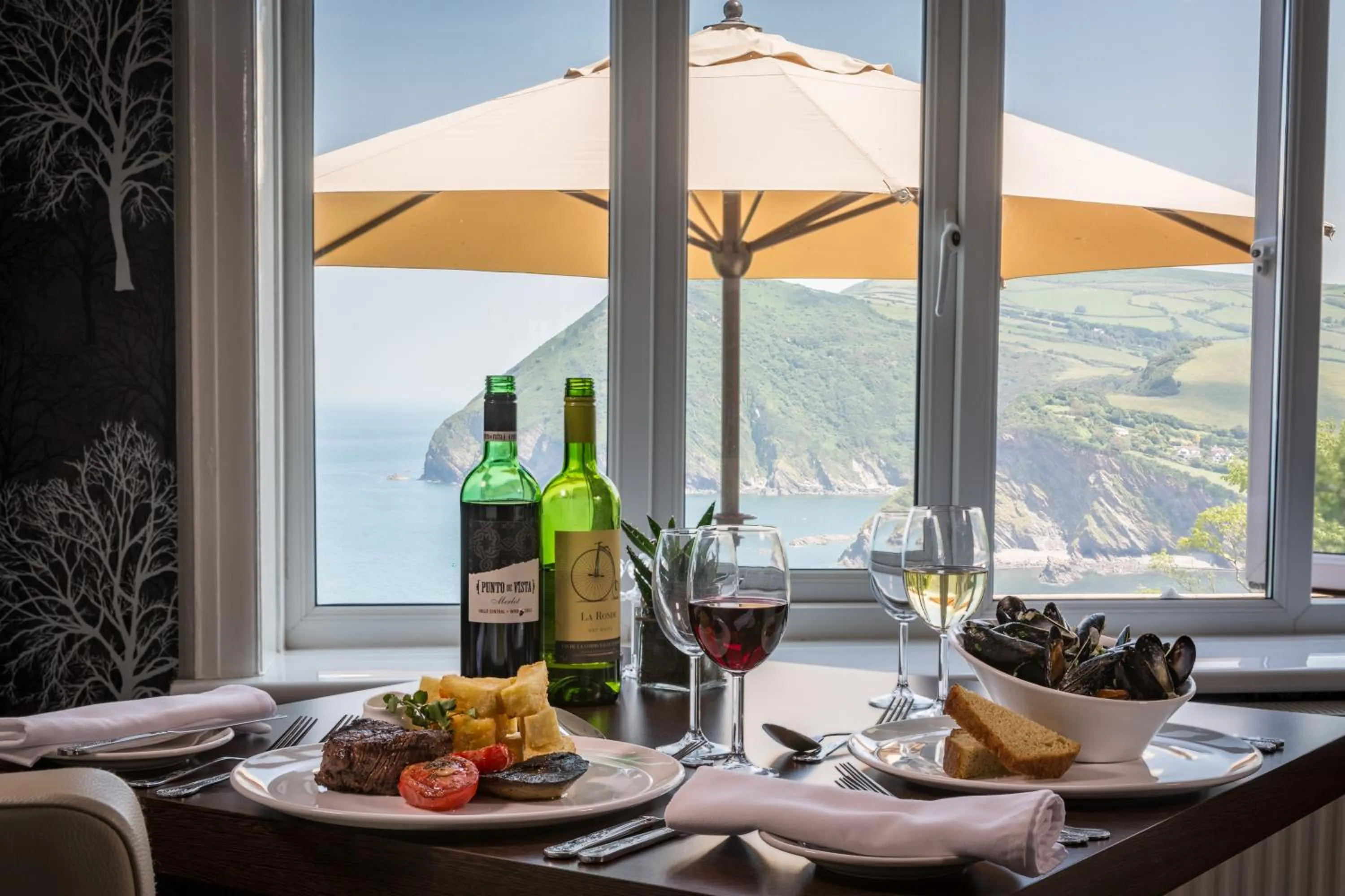 Restaurant/places to eat in Sandy Cove Hotel