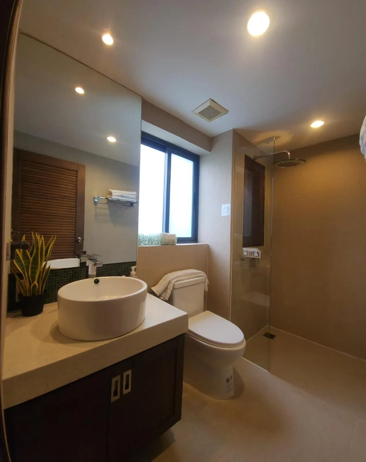 Shower in TSE Residence [by Samui Emerald]