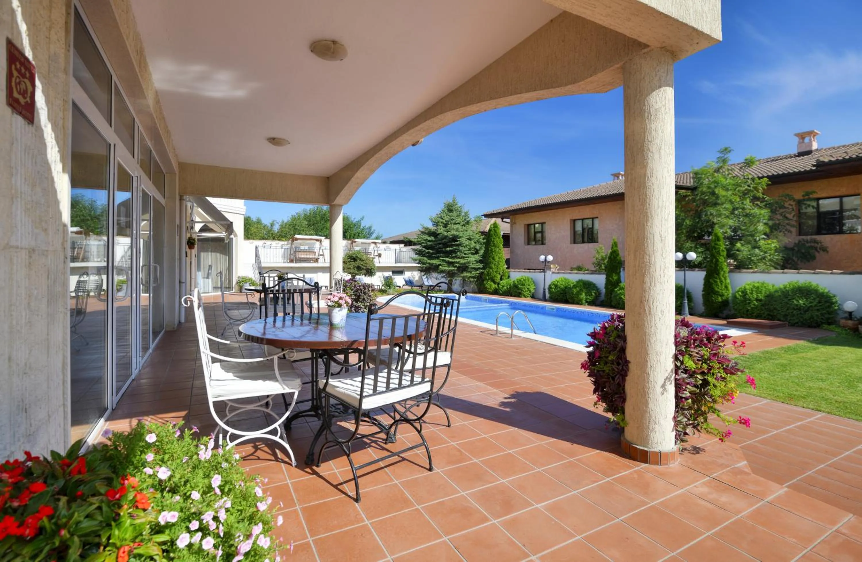 Alekta Hotel - Free Parking