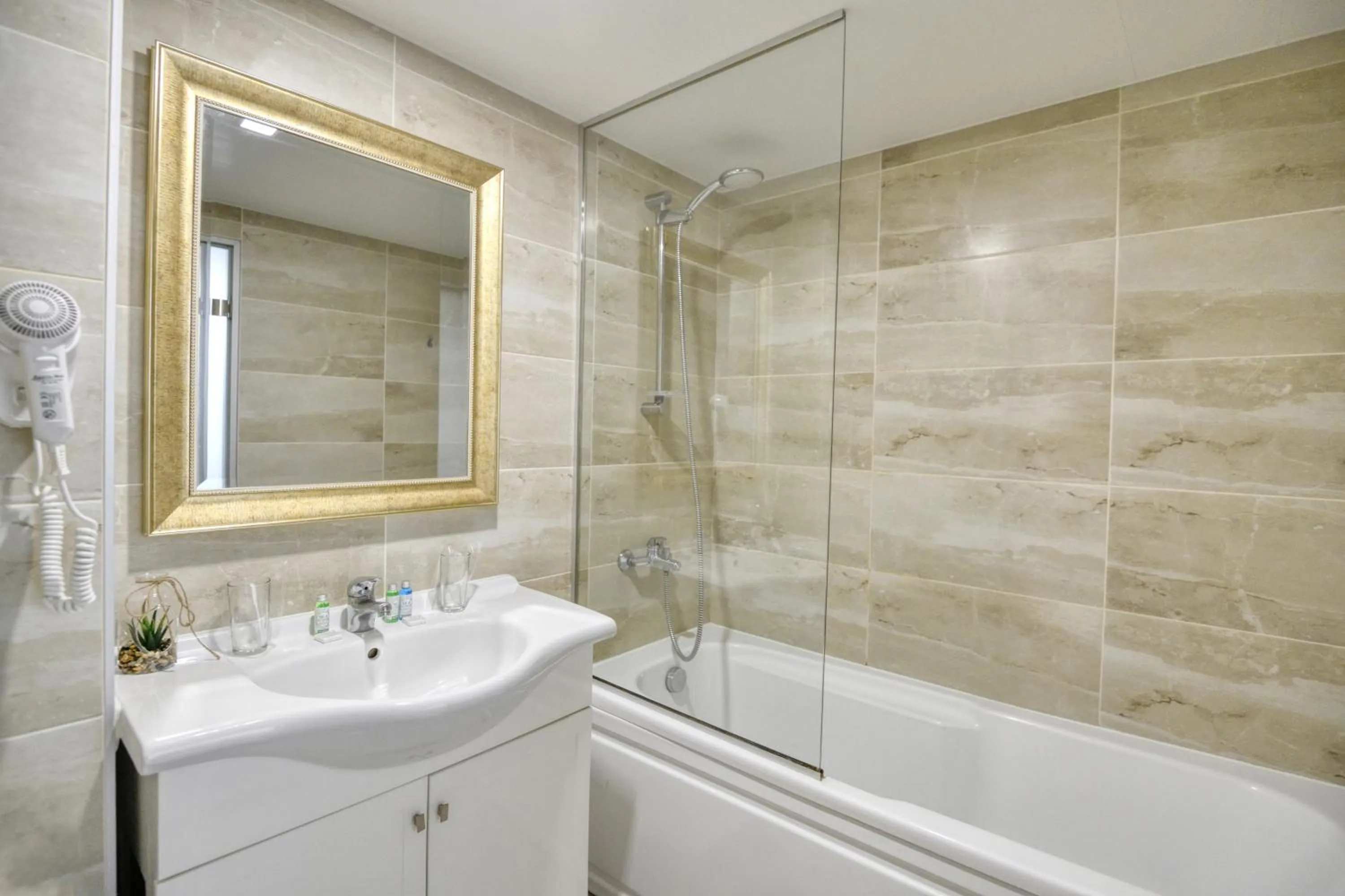 Alekta Hotel - Free Parking