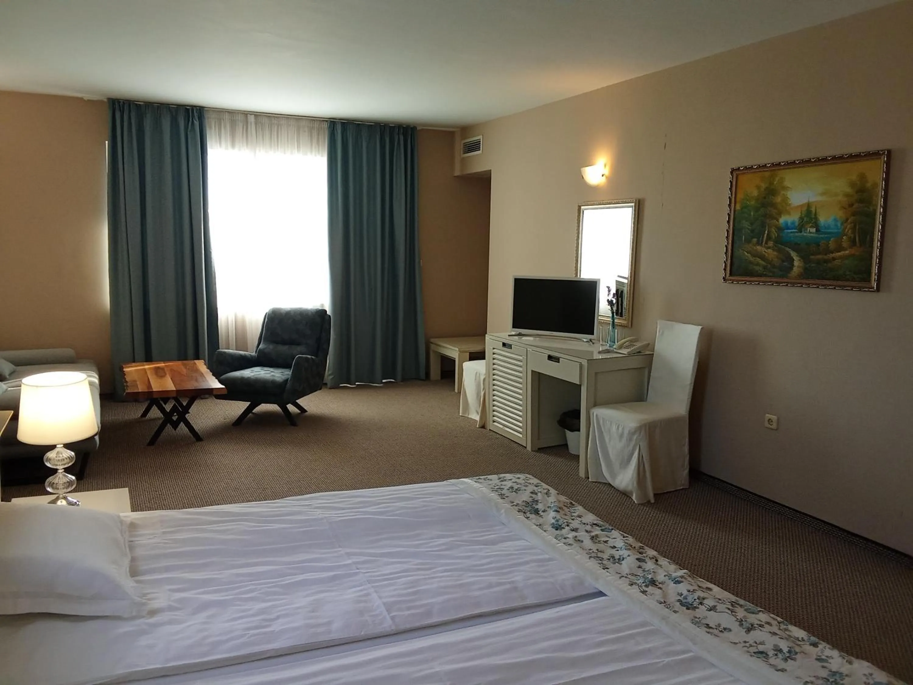 Bed in Alekta Hotel - Free Parking