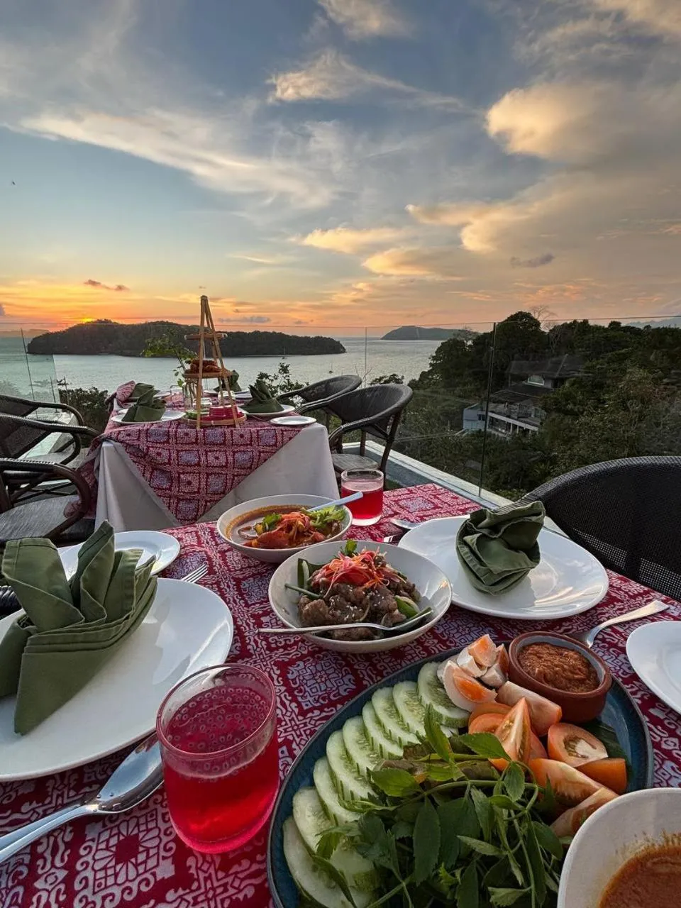 Restaurant/places to eat in Ambong Pool Villas - Private Pool