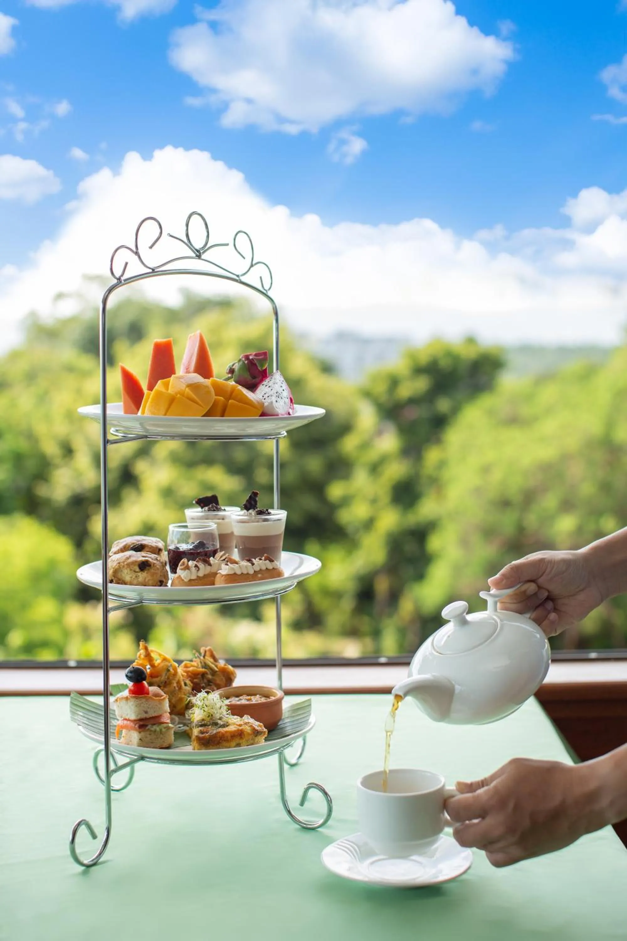 Restaurant/places to eat in Ambong Pool Villas - Private Pool