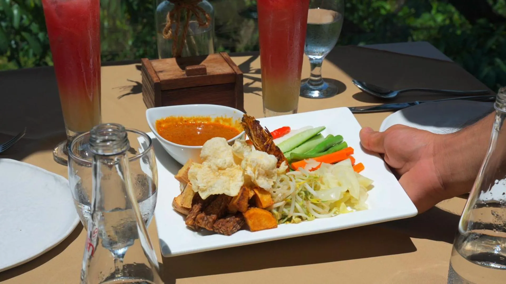 Restaurant/places to eat in Ambong Pool Villas - Private Pool