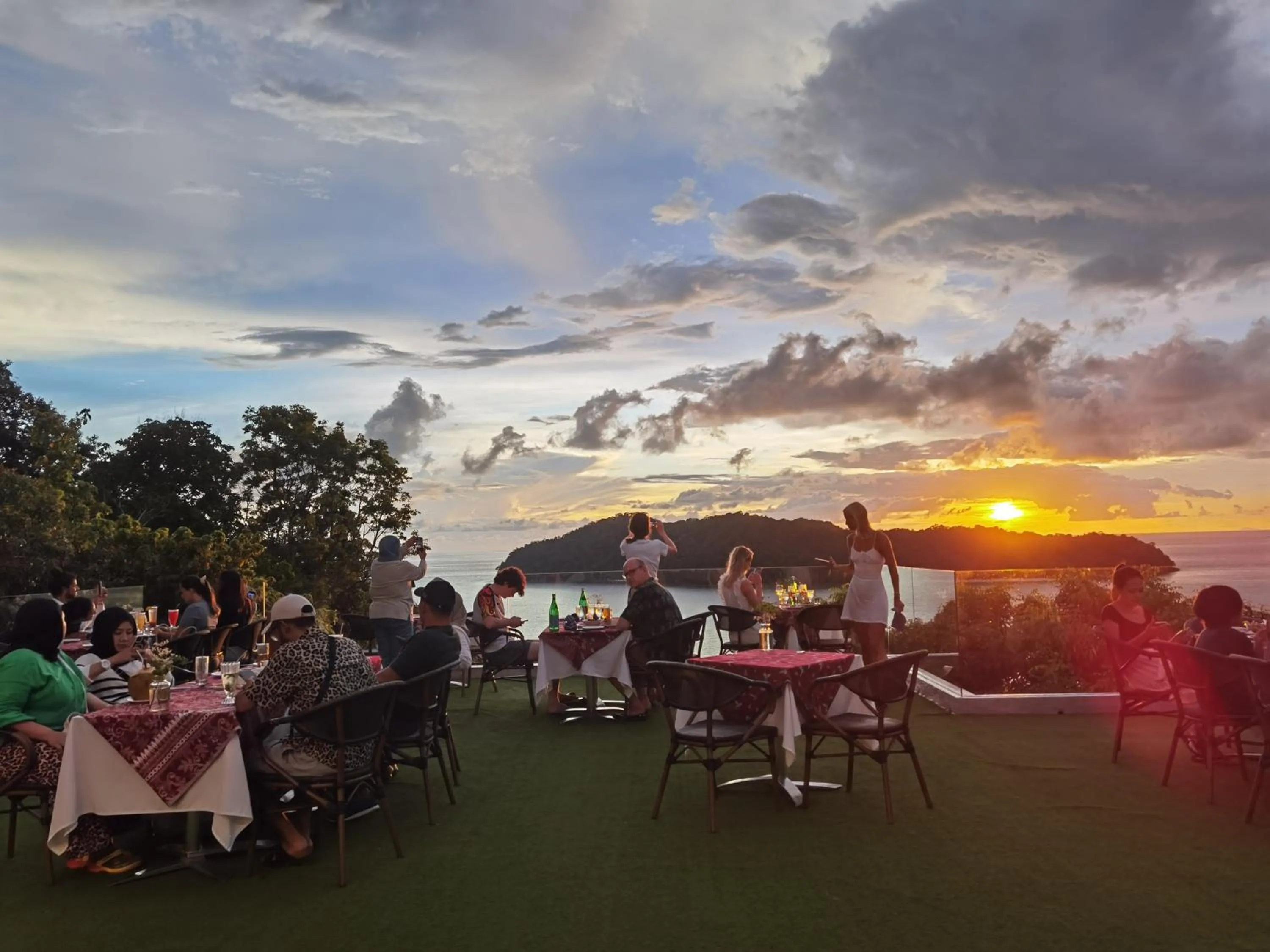 Restaurant/places to eat in Ambong Pool Villas - Private Pool