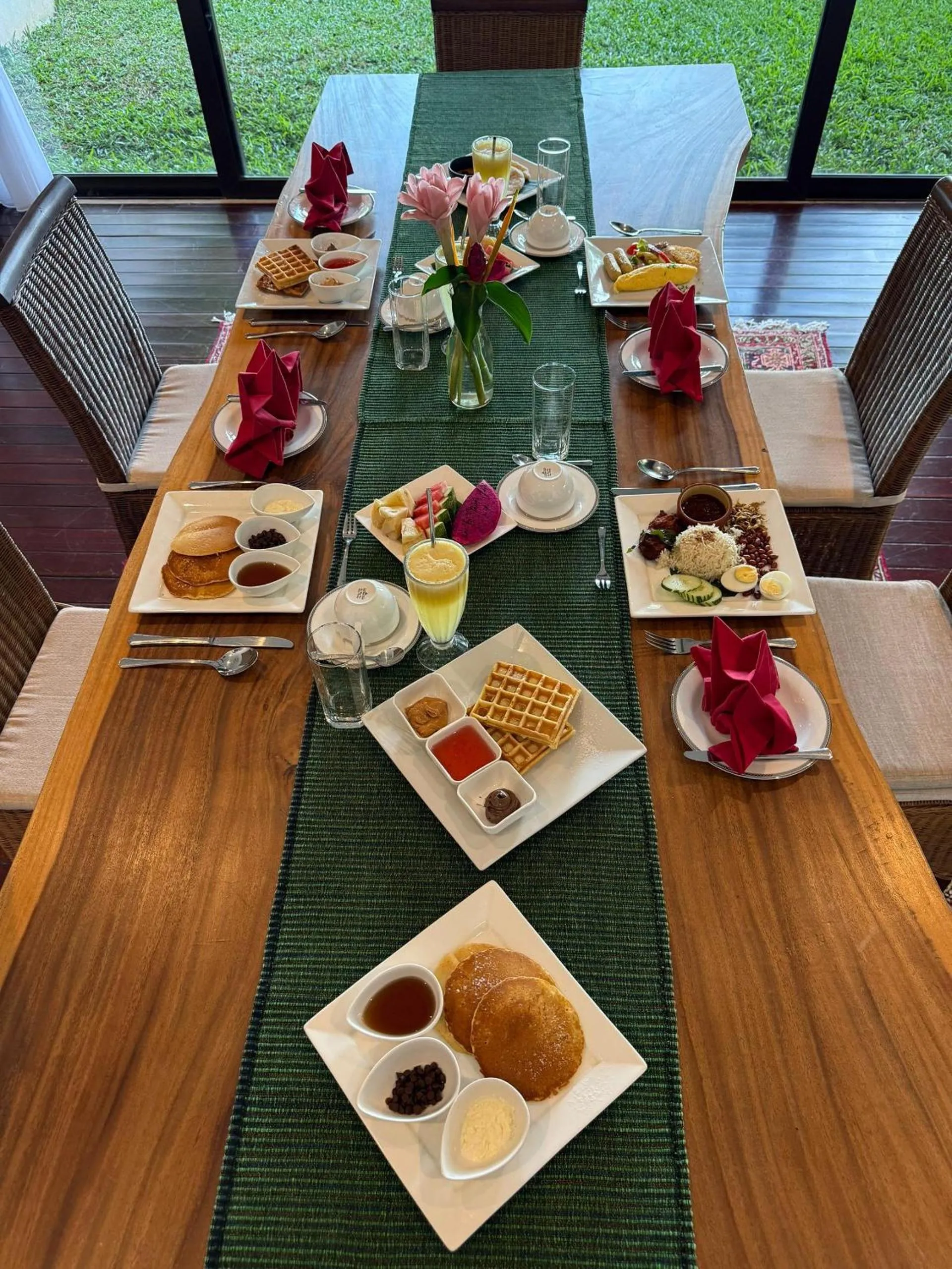 Dining area in Ambong Pool Villas - Private Pool