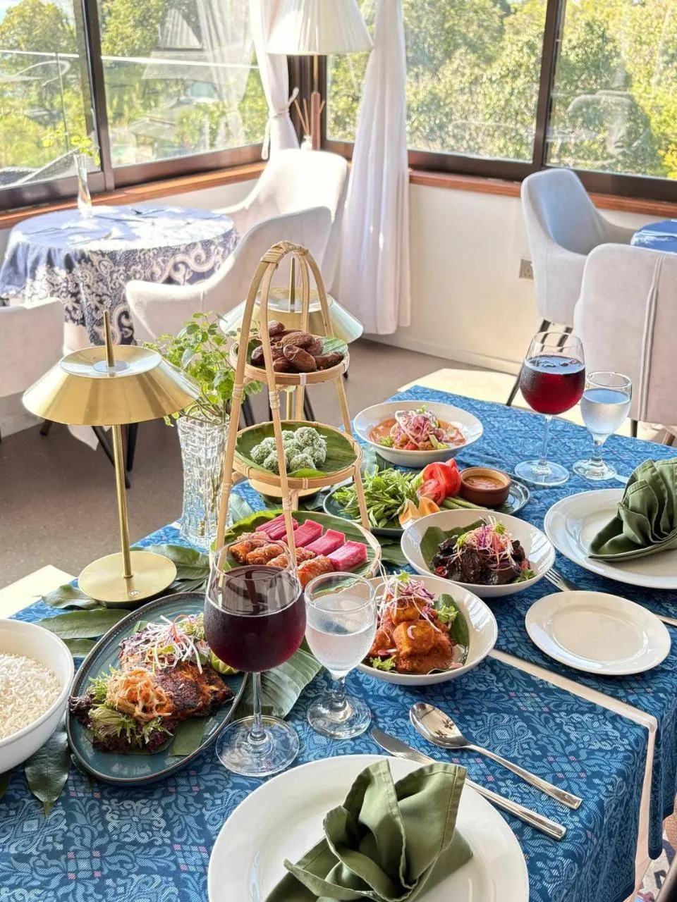 Restaurant/places to eat in Ambong Pool Villas - Private Pool