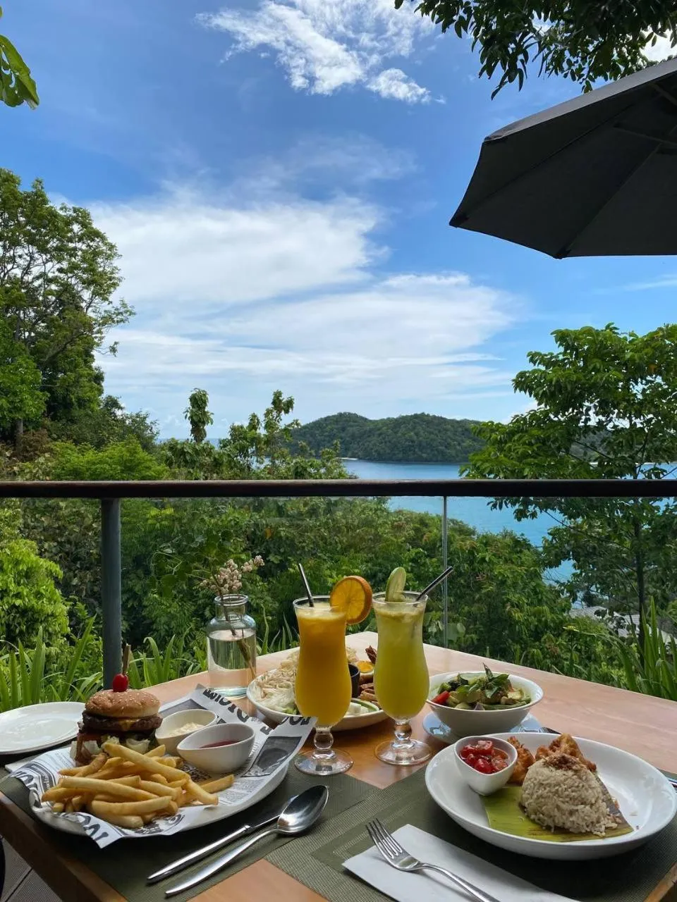 Restaurant/places to eat in Ambong Pool Villas - Private Pool