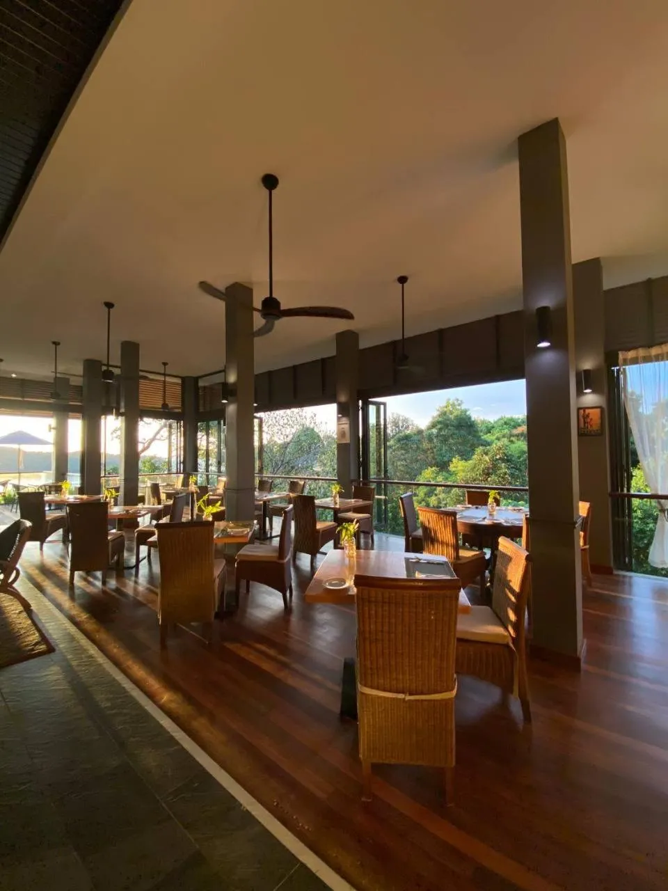 Restaurant/places to eat in Ambong Pool Villas - Private Pool