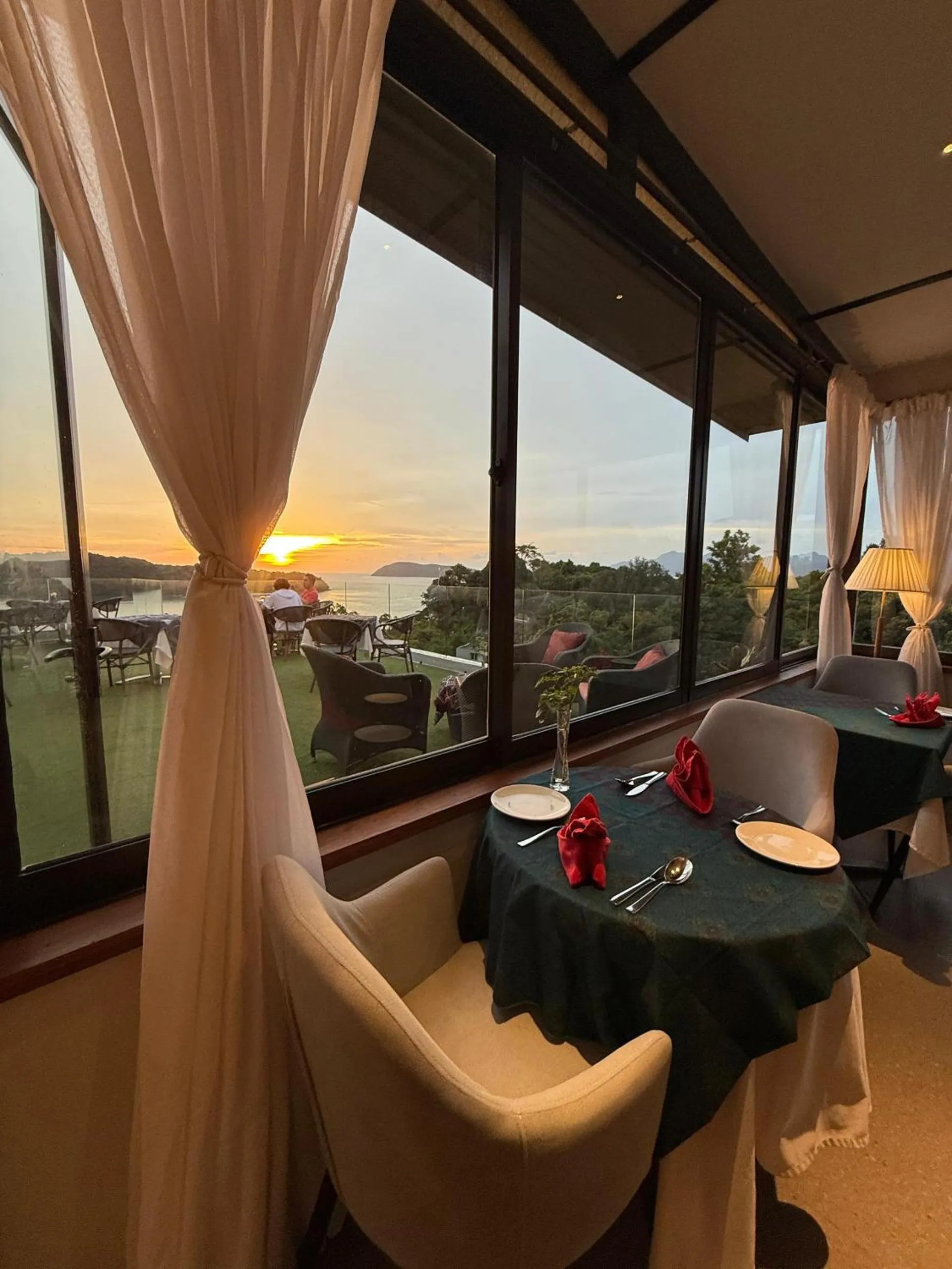 Restaurant/places to eat in Ambong Pool Villas - Private Pool