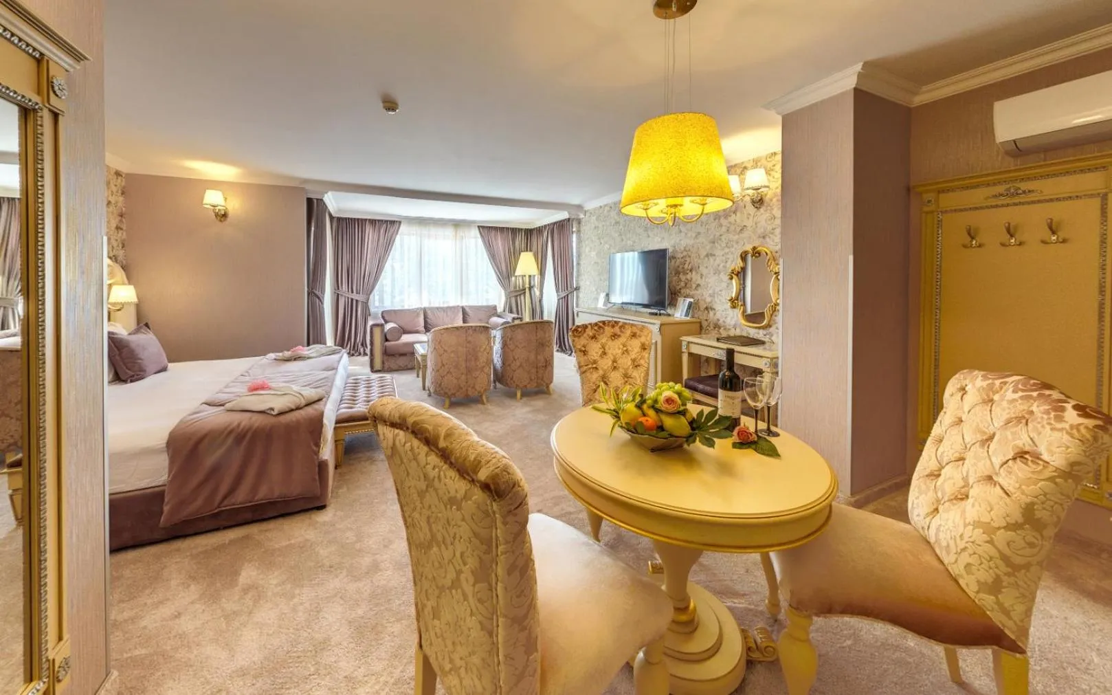 Bed in Spa Hotel Rich