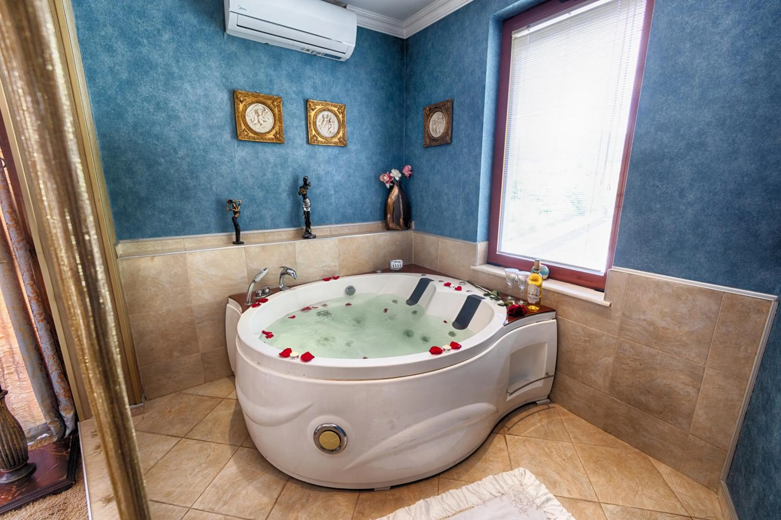 Hot Tub in Spa Hotel Rich