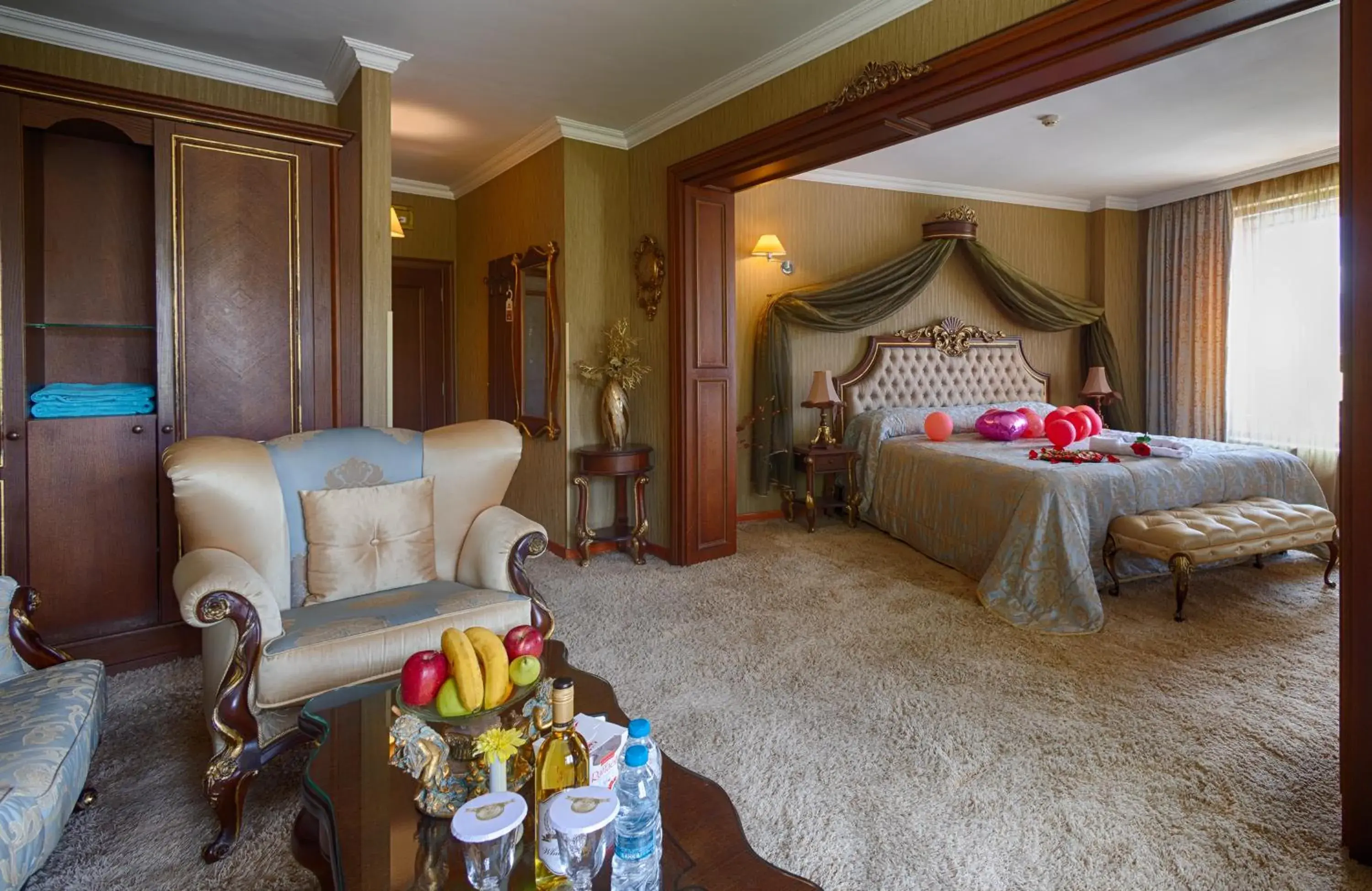 Suite with Hot Tub in Spa Hotel Rich Suite with Hot Tub in Spa Hotel Rich