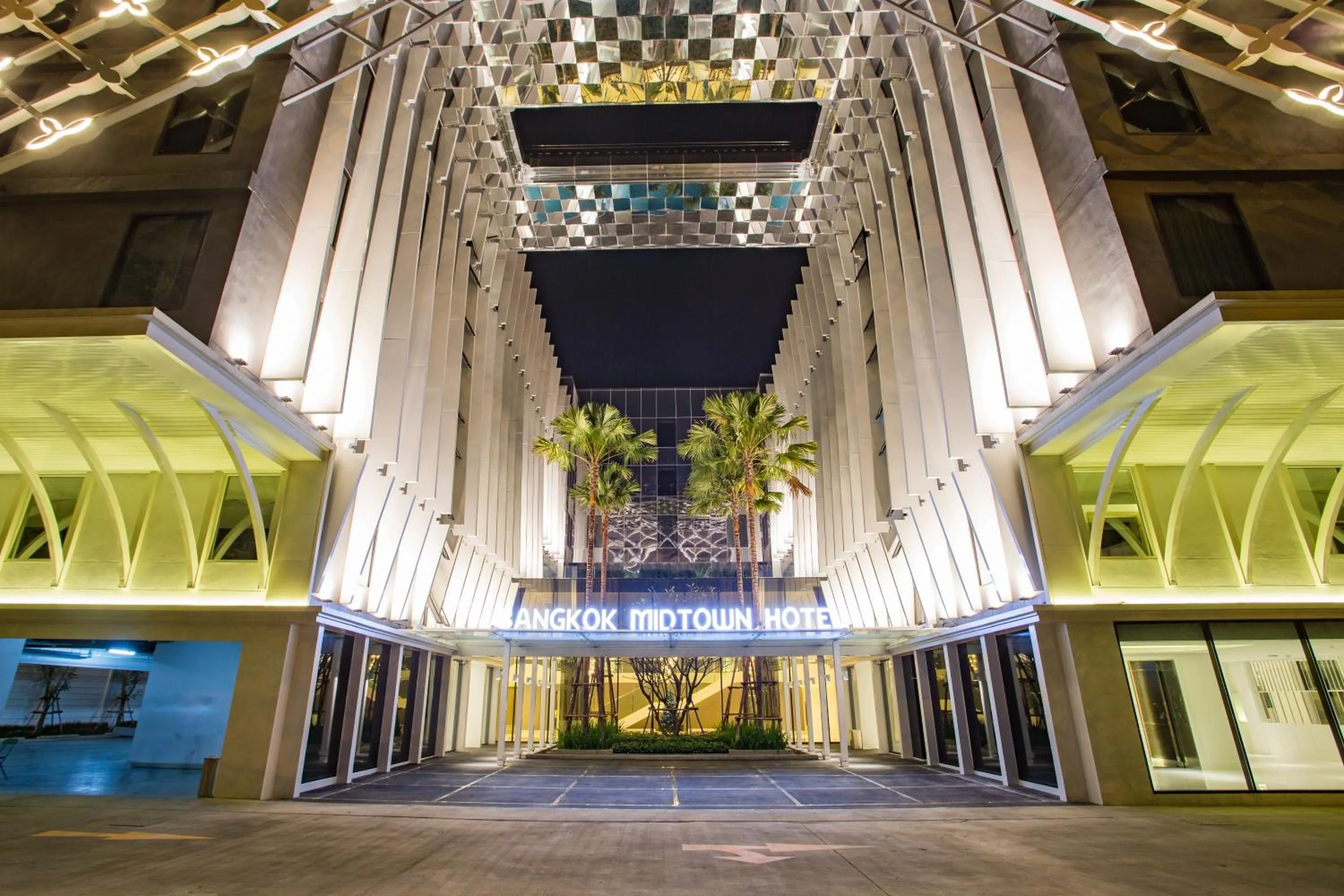 Facade/entrance in Bangkok Midtown Hotel