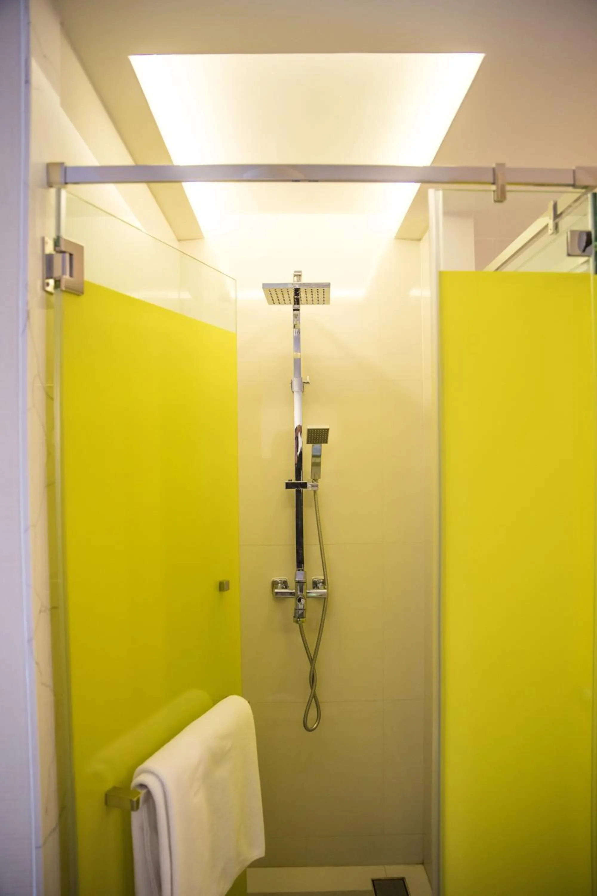 Shower in Bangkok Midtown Hotel