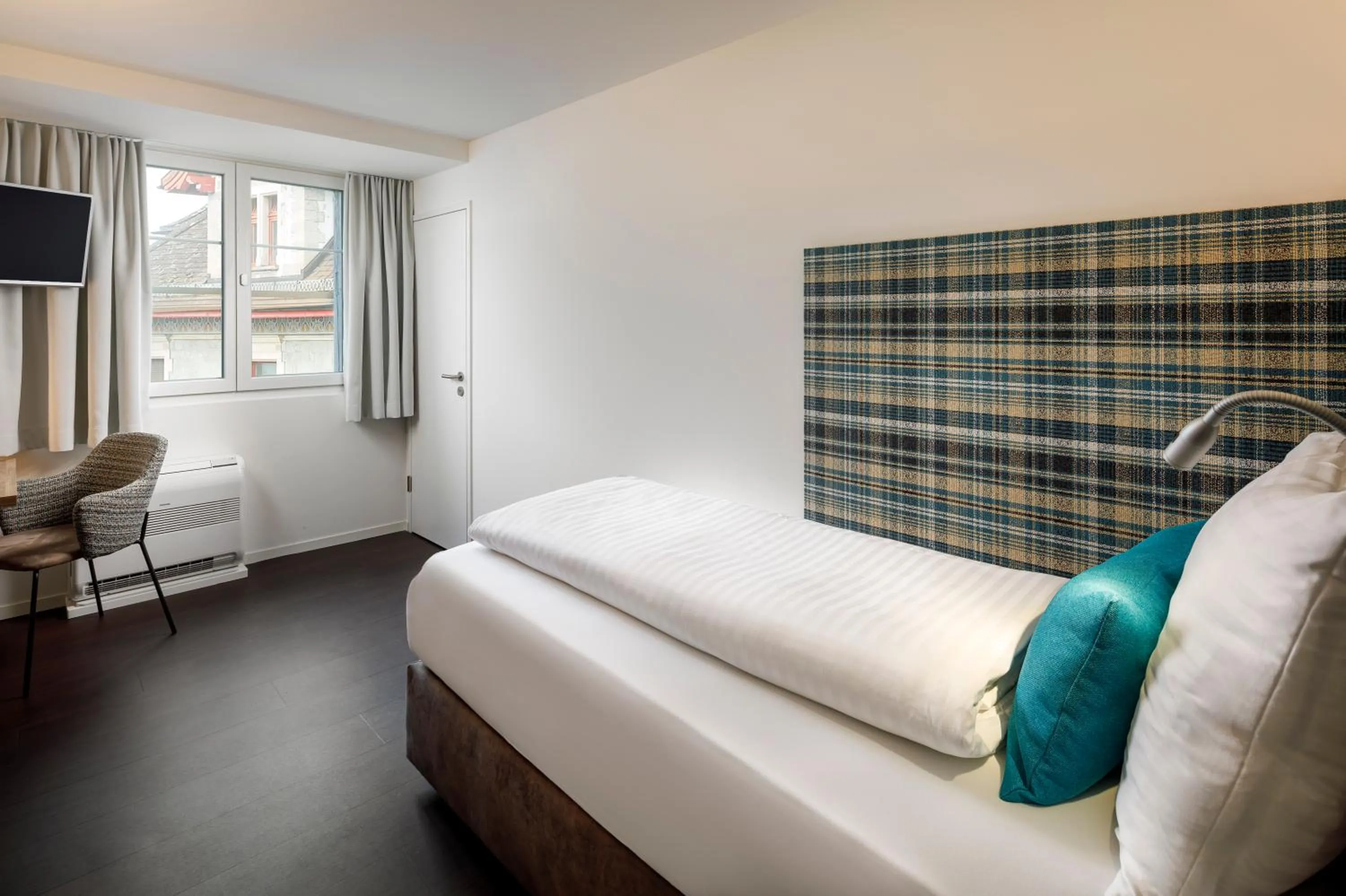 Bedroom, Bed in Hotel Schweizerhof