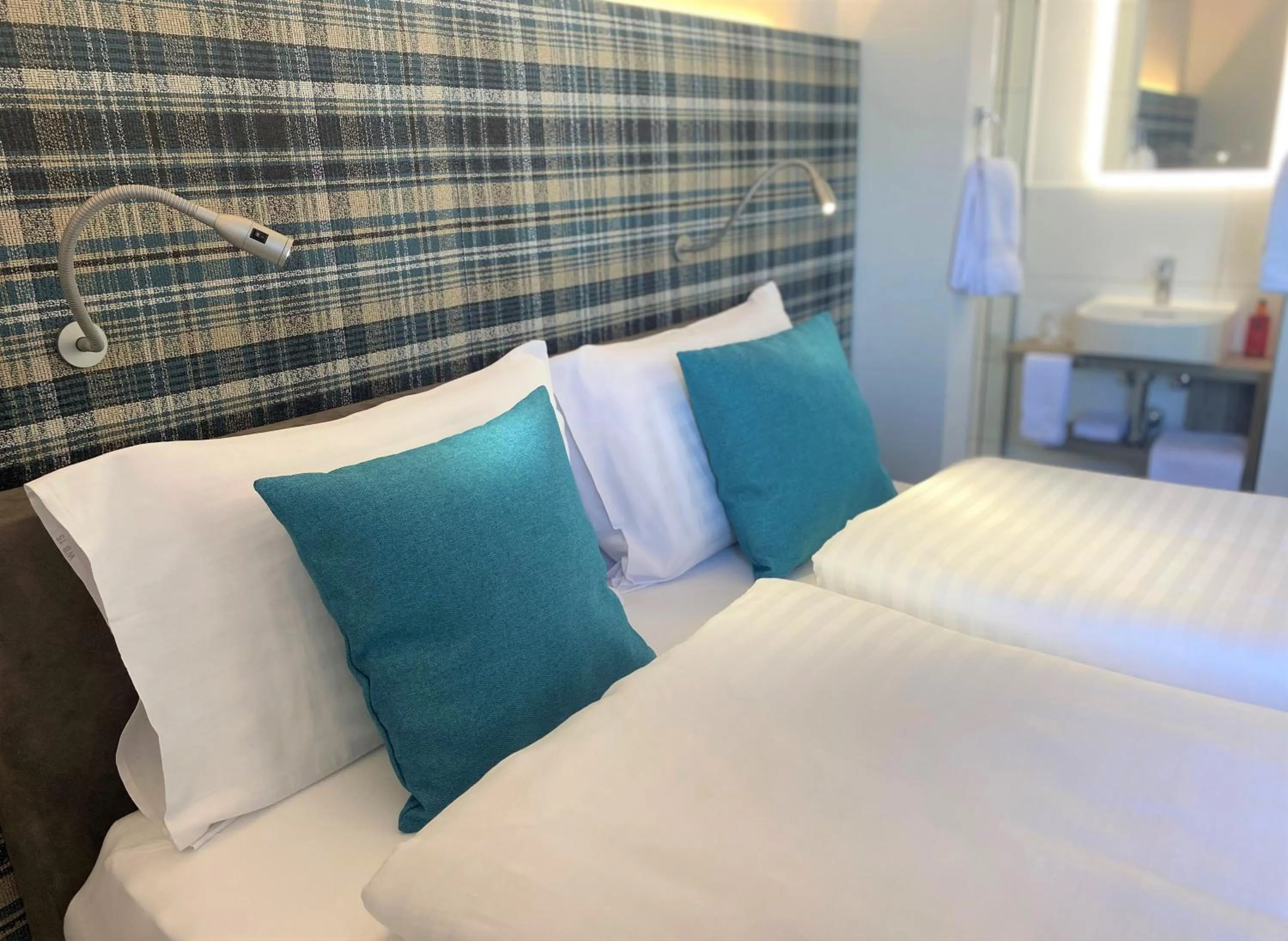 Bedroom, Bed in Hotel Schweizerhof