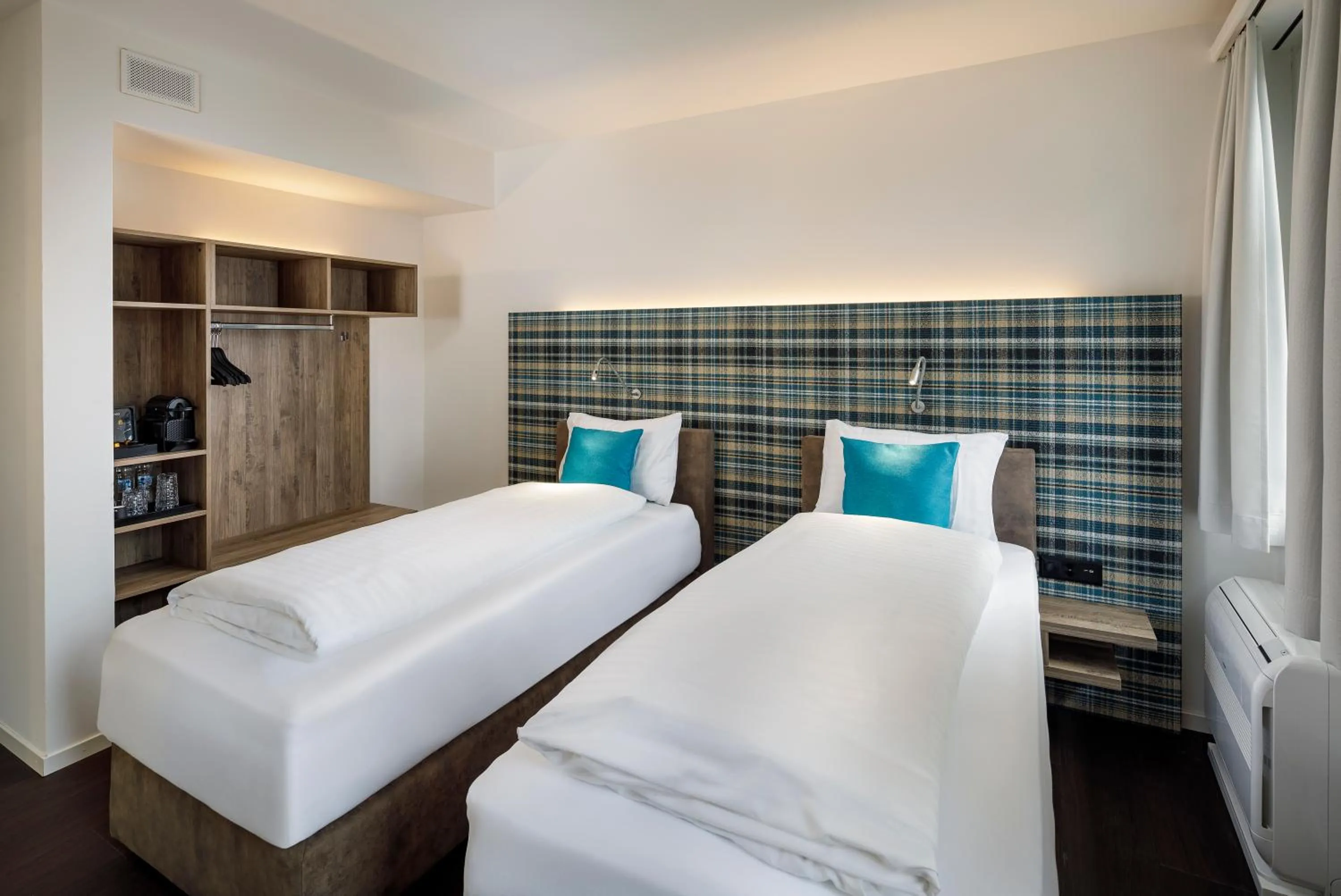 Bedroom, Bed in Hotel Schweizerhof