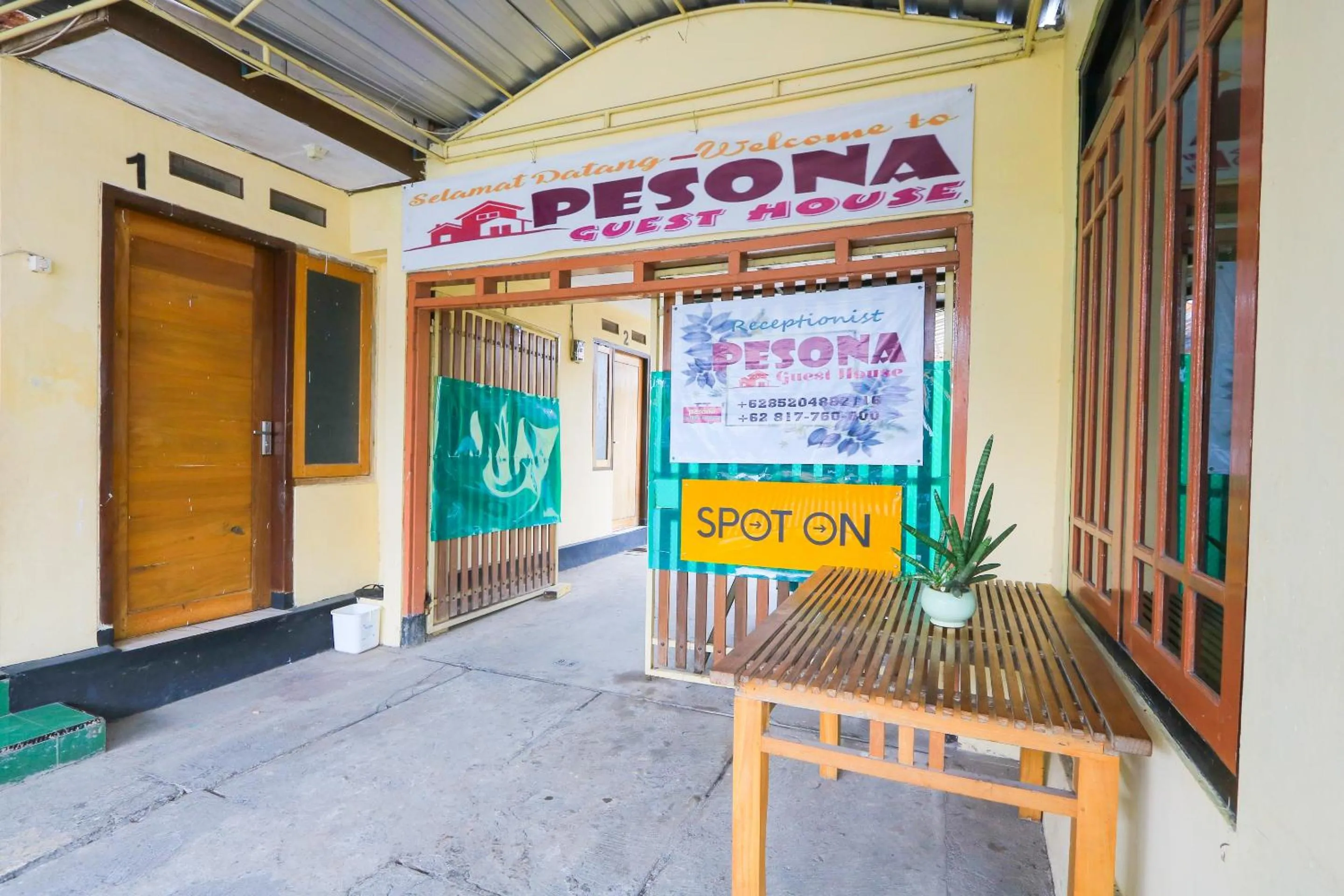 Lobby or reception in OYO 2497 Pesona Guest House